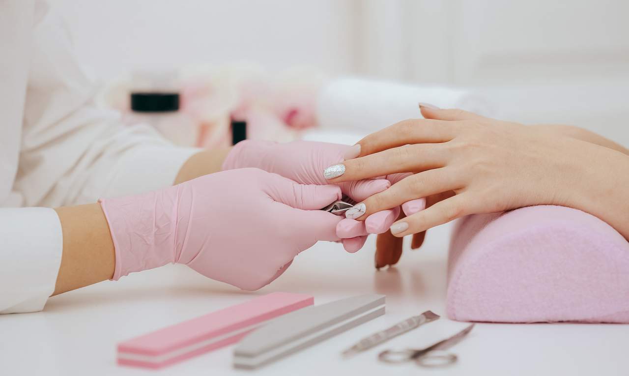 Consejos para escoger el mejor salón de uñas acrílicas en Valencia