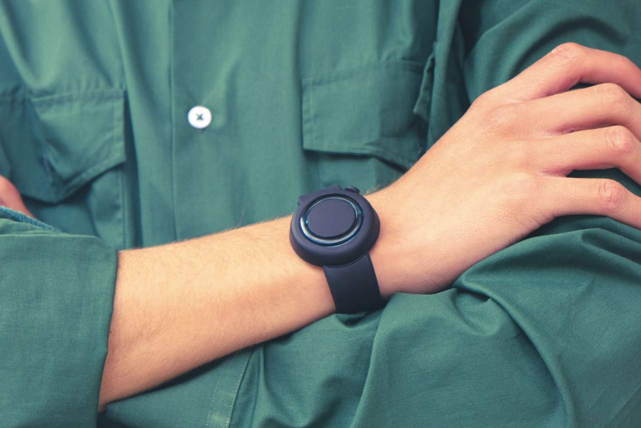 La pulsera dispensadora de gel hidroalcohólico que revoluciona el mercado para afrontar la nueva normalidad