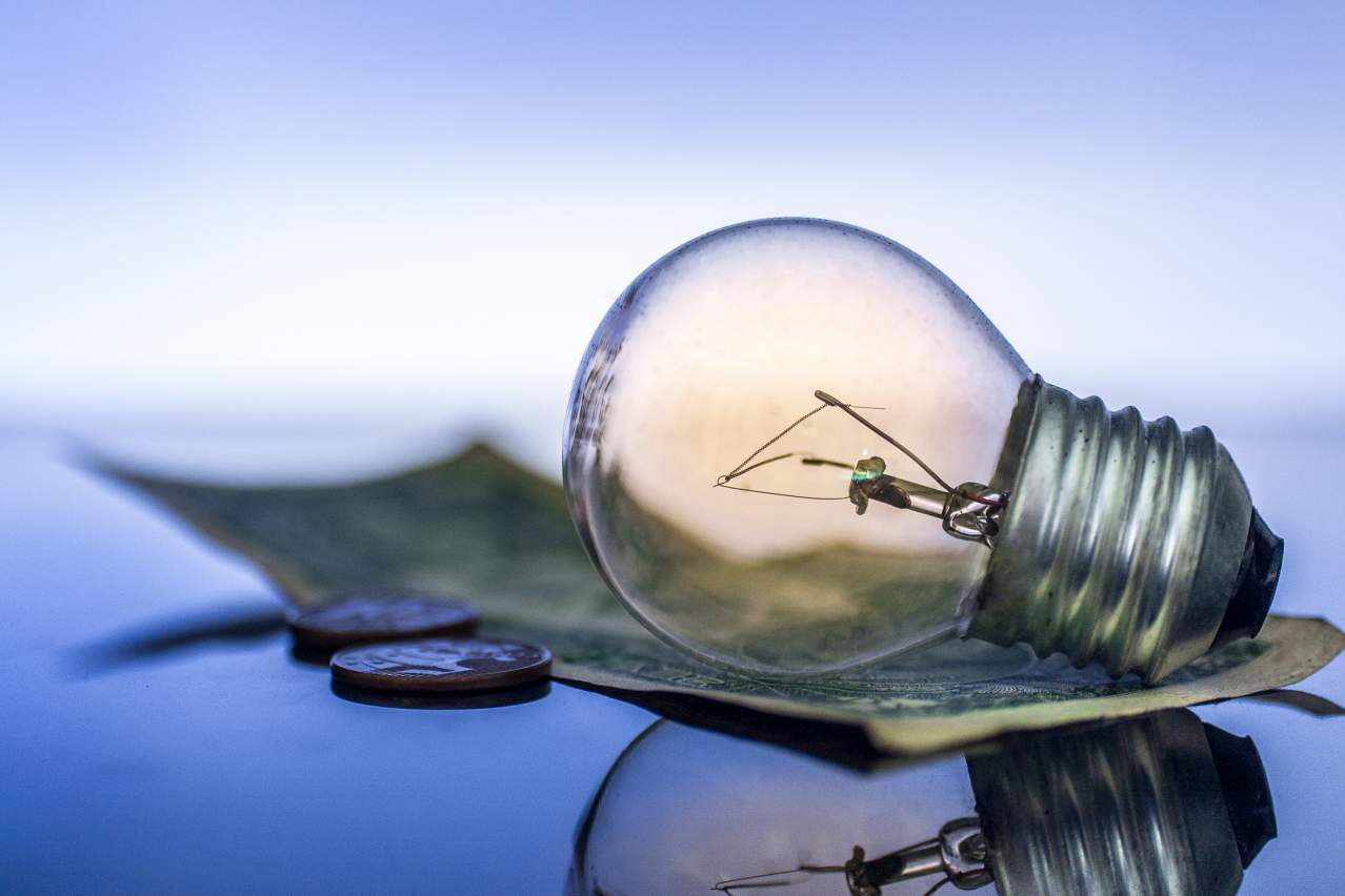 Ahorra hasta un 40% en los cambios en la factura de la luz gracias a Ahorro Direct