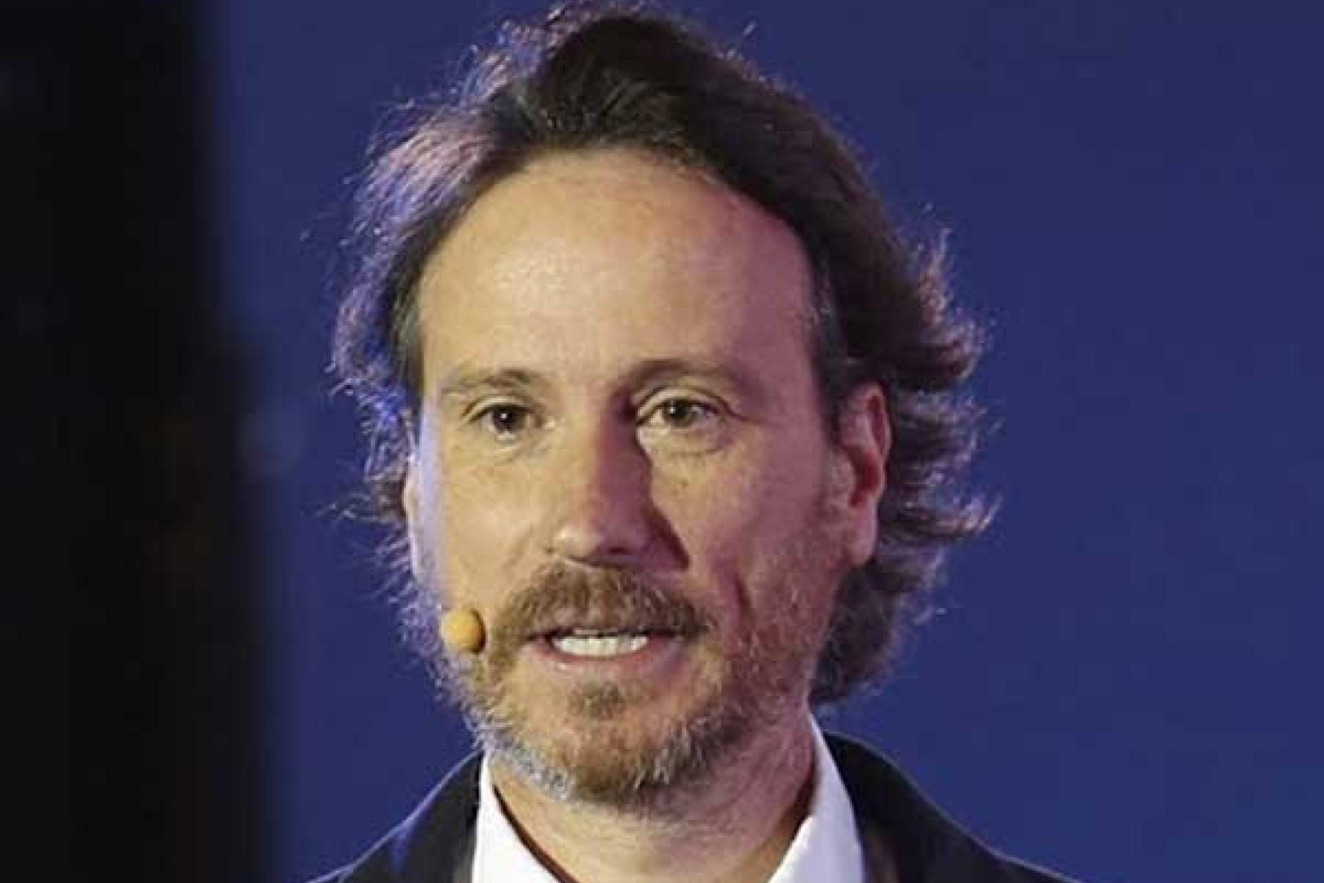 Contratar a Víctor Küppers, Mario Alonso Puig, Emilio Duró, Alejandra Vallejo Nágera o Bisila Bokoko para motivar a un equipo es fácil y muy positivo