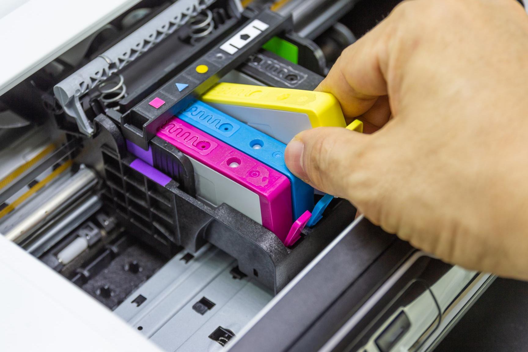 La tienda especializada Click and Toner dispone de consumibles compatibles con LC3211