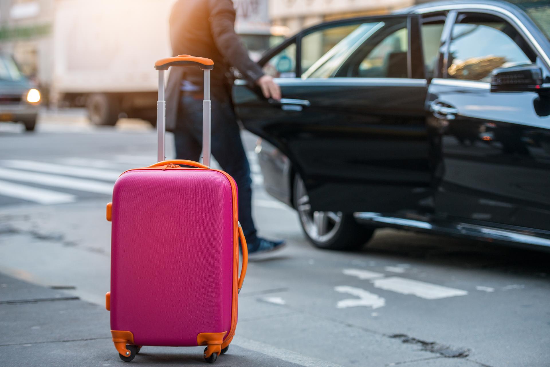 Taxi Aeropuerto de Málaga Traslado Charly 24 Horas ofrece servicio de taxi en Málaga a precios competitivos