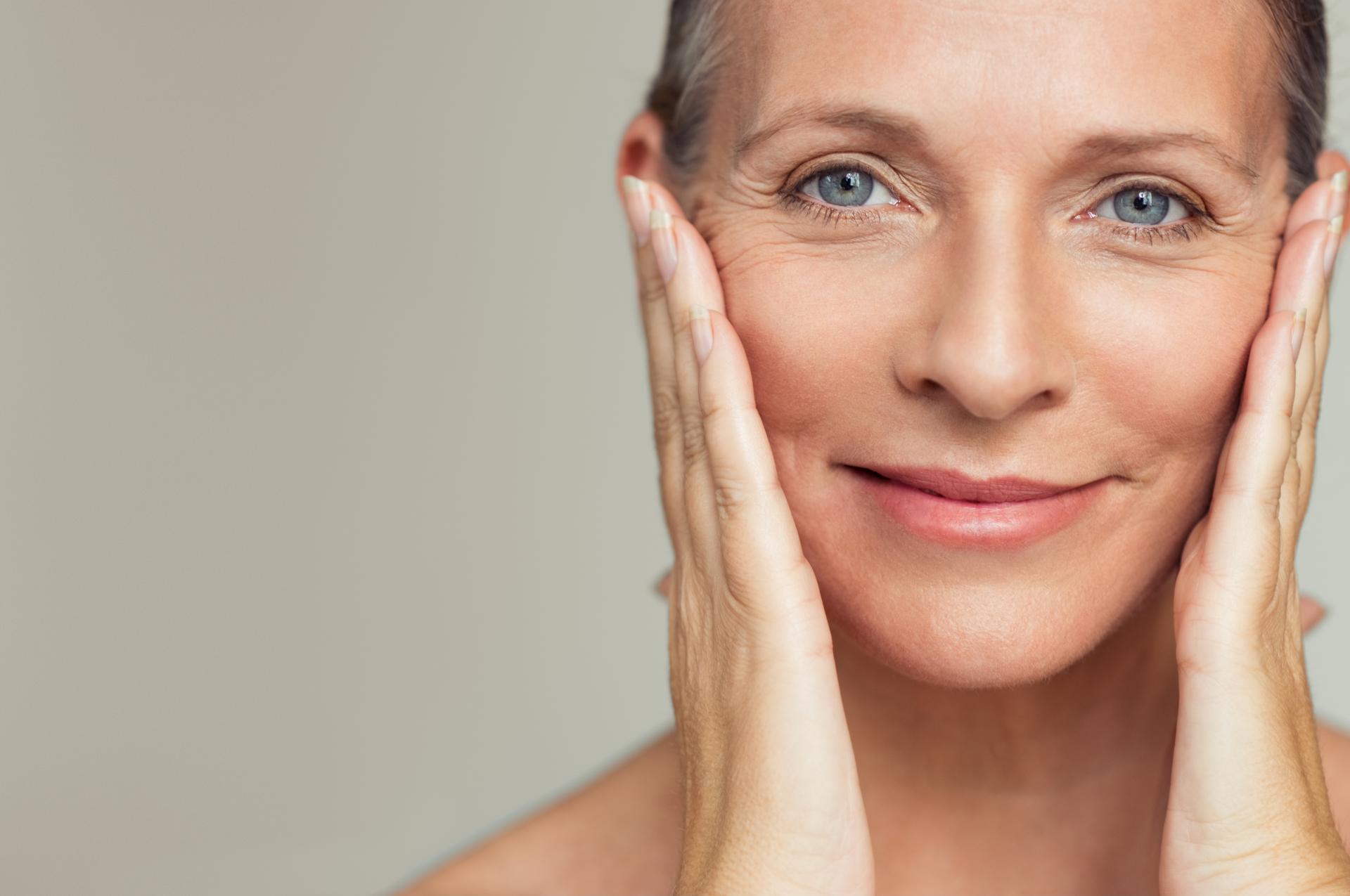 Kunal Cosmetics: la compañía que ofrece un sérum antiedad de cosmética natural