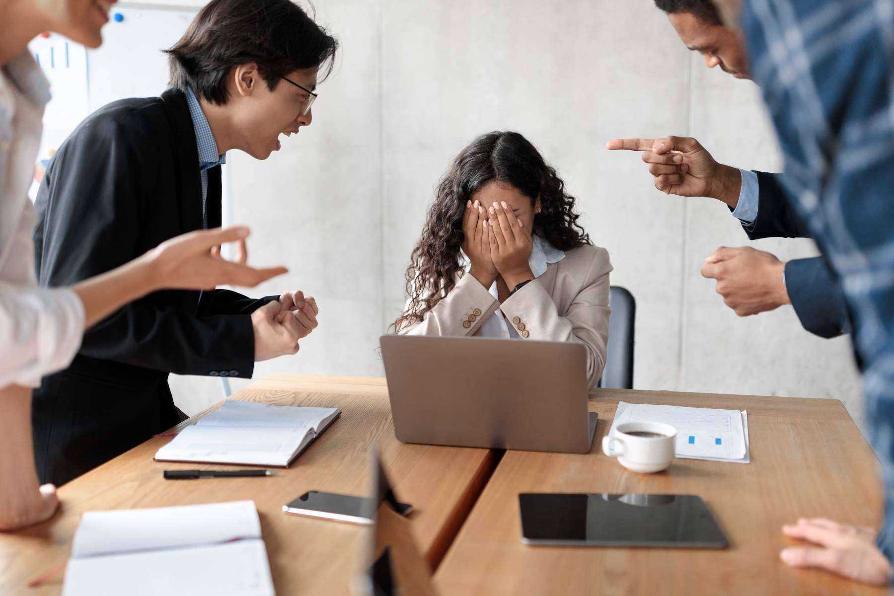 Romalex Consultores: la importancia de implementar protocolos de acoso laboral y planes de igualdad retributiva