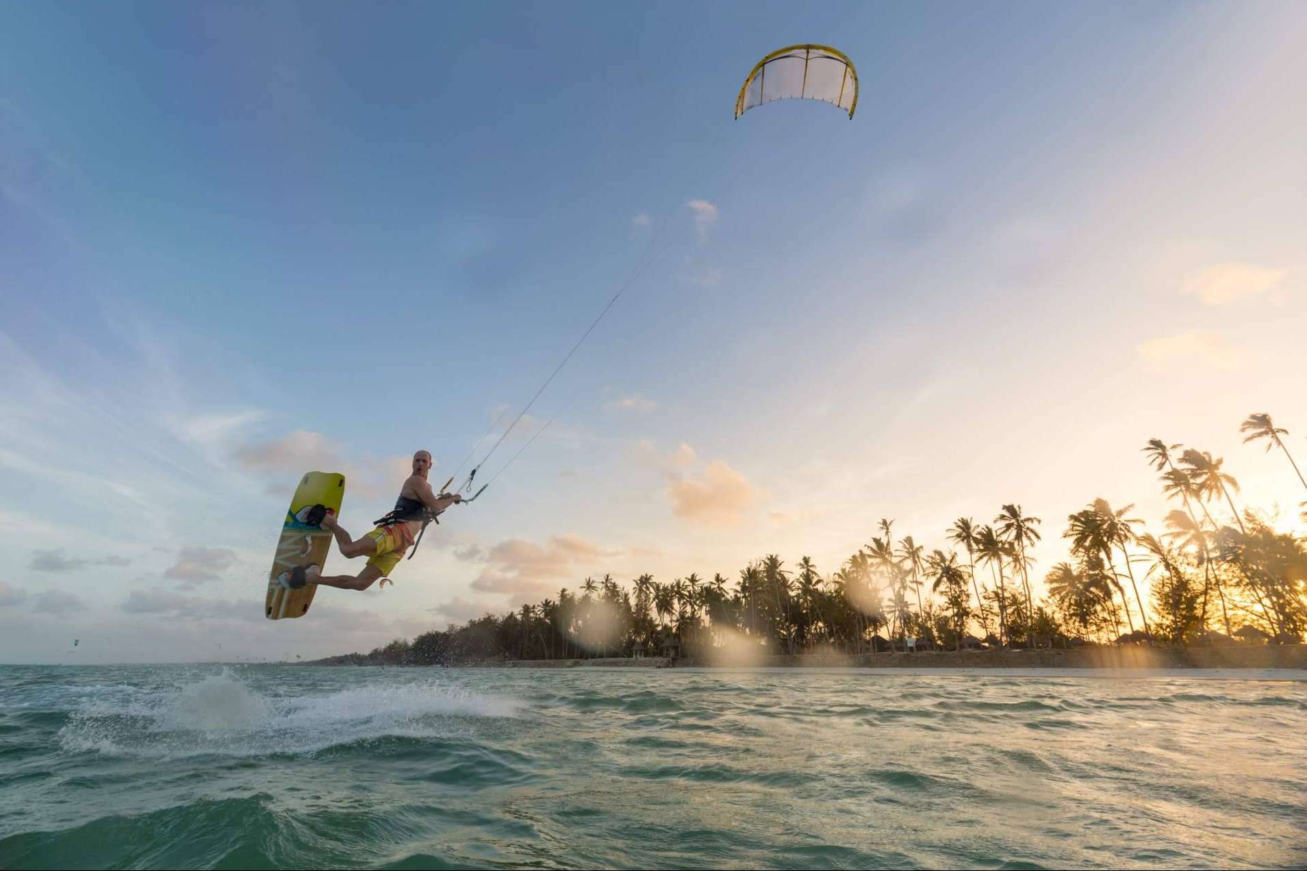 Hacer Kitesurf en Tarifa es posible de la mano de la escuela 3 Sixty Kite School Tarifa