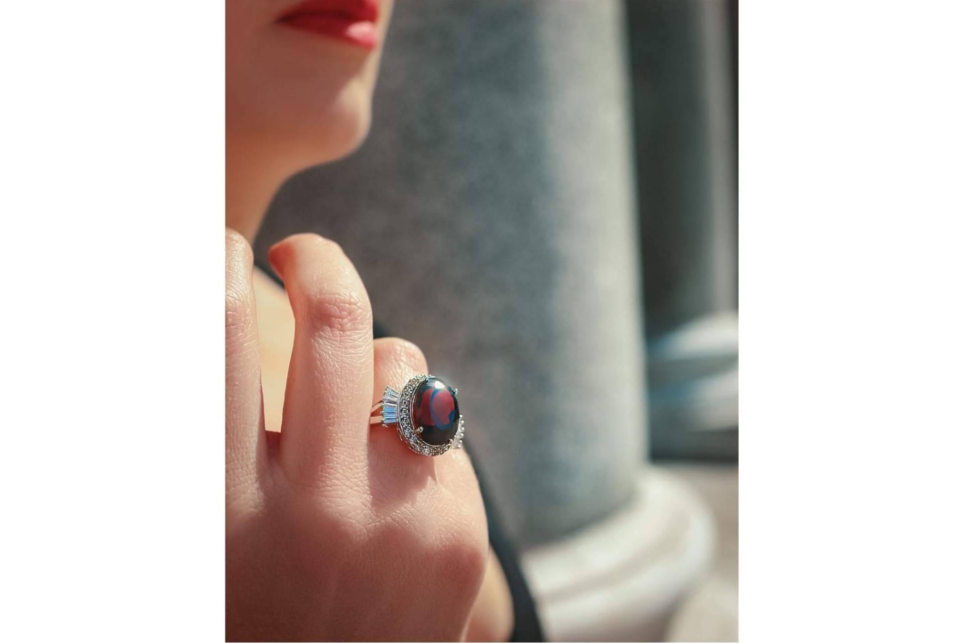The Soft Cheek: extenso catálogo de piedras preciosas con gemas brillantes