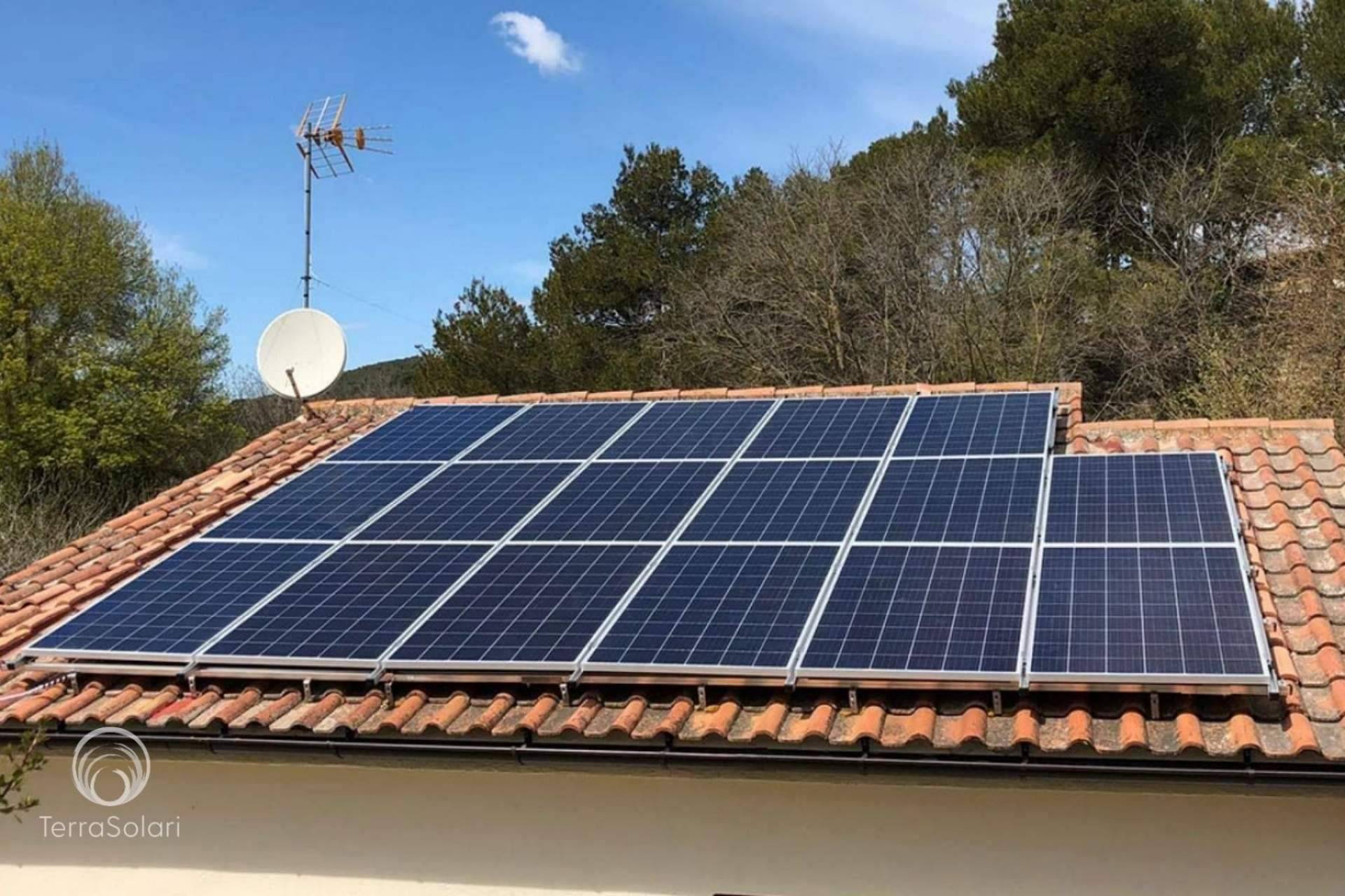 TerraSolari: ¿Cómo conseguir una subvención económica para instalar placas solares en casa?