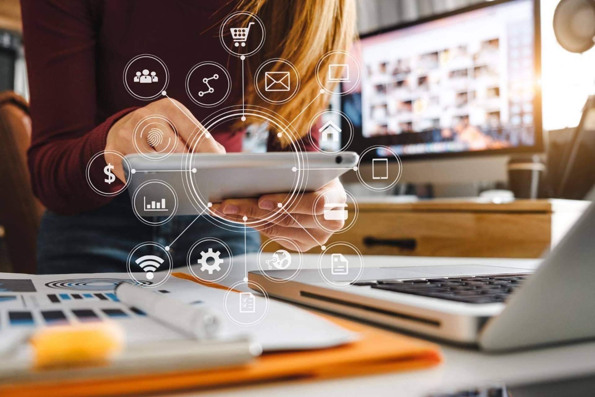 Adoptar estrategias de marketing digital para un negocio, por Juan Benítez