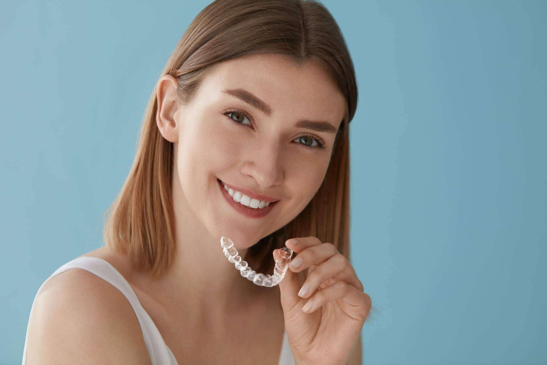 Clínica Mariana Sacoto Navia: ¿Qué beneficios ofrece el tratamiento Invisalign?