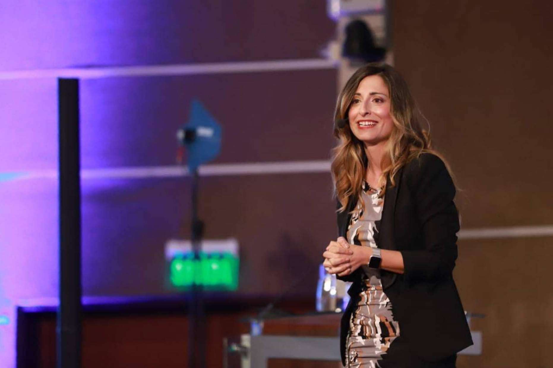 La profesional en oratoria, Mónica Galán Bravo, explica cómo hablar en público como habilidad para avanzar en la carrera profesional