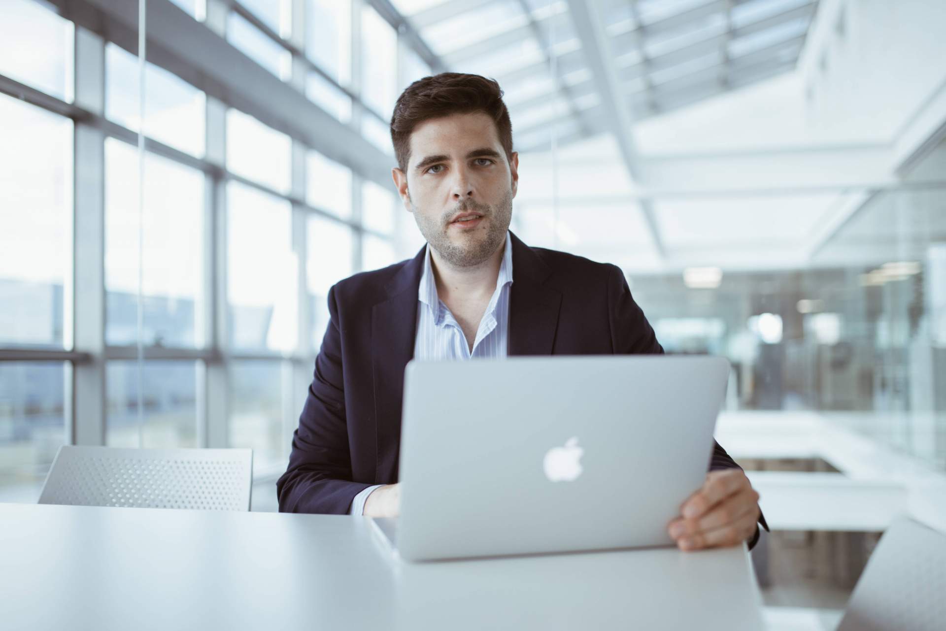 ¿Cómo introducirse al mundo de Forex y las criptomonedas?: curso de trading de la mano de Área de Inversión