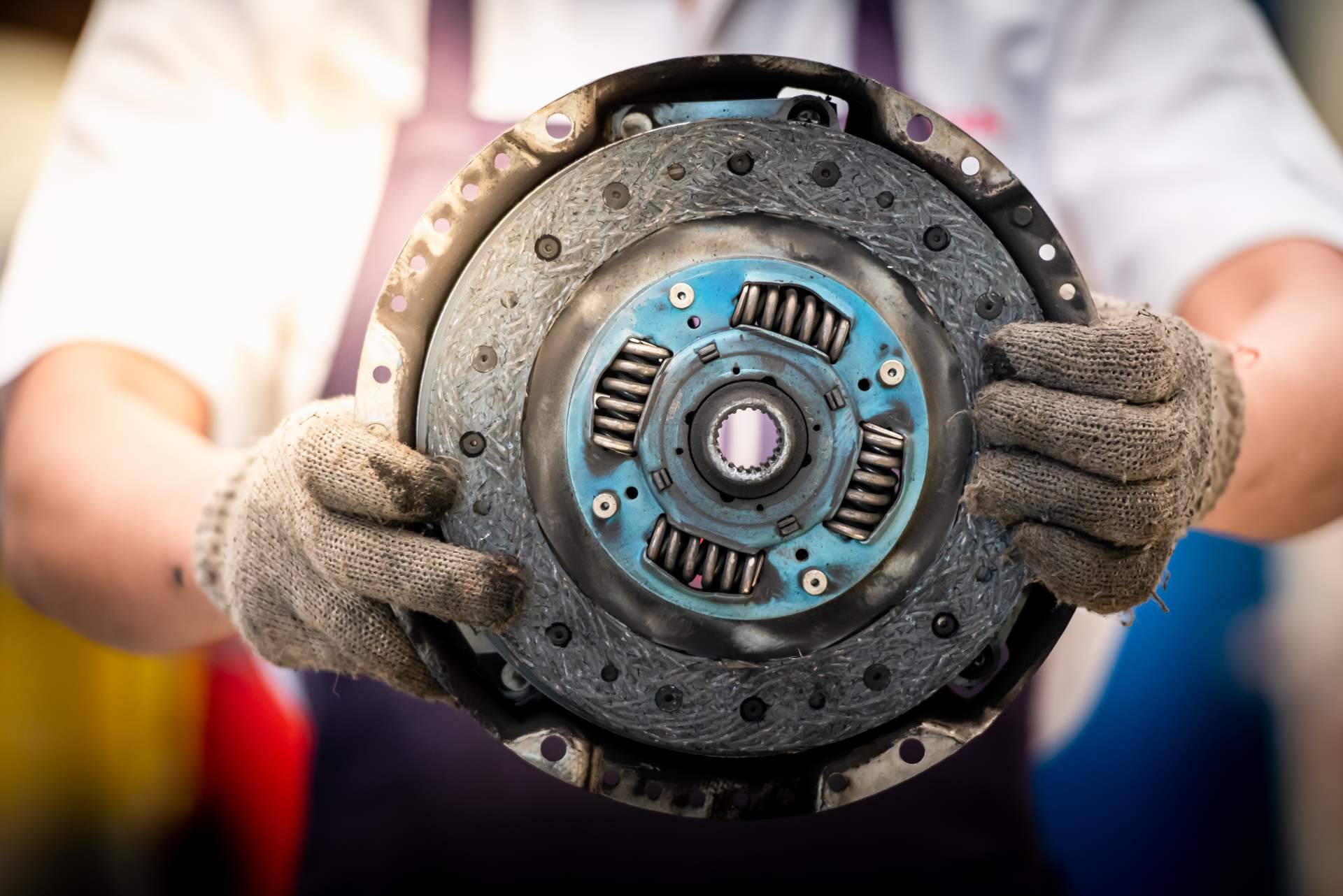 Cambio de Embrague: cambiar o reparar el embrague del coche en Barcelona en taller especializado