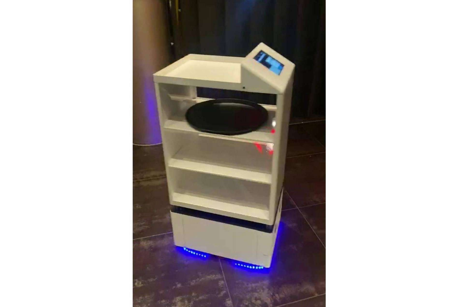 El robot camarero de Futura Vive ofrece distintas funcionalidades