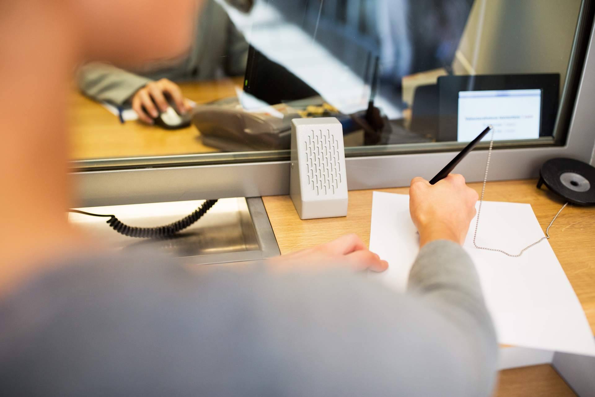 Víctimas del Crédito, la plataforma de ayuda al consumidor, asesora a los clientes sobre abusos bancarios en contratos