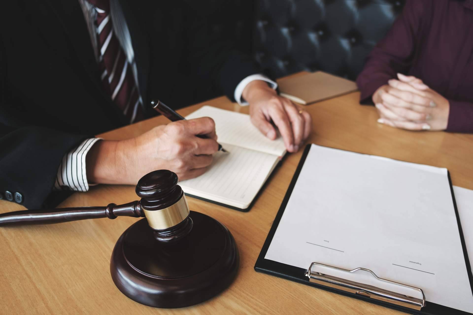 Derecho Laboral para empresas y particulares en la firma Defendo Abogados