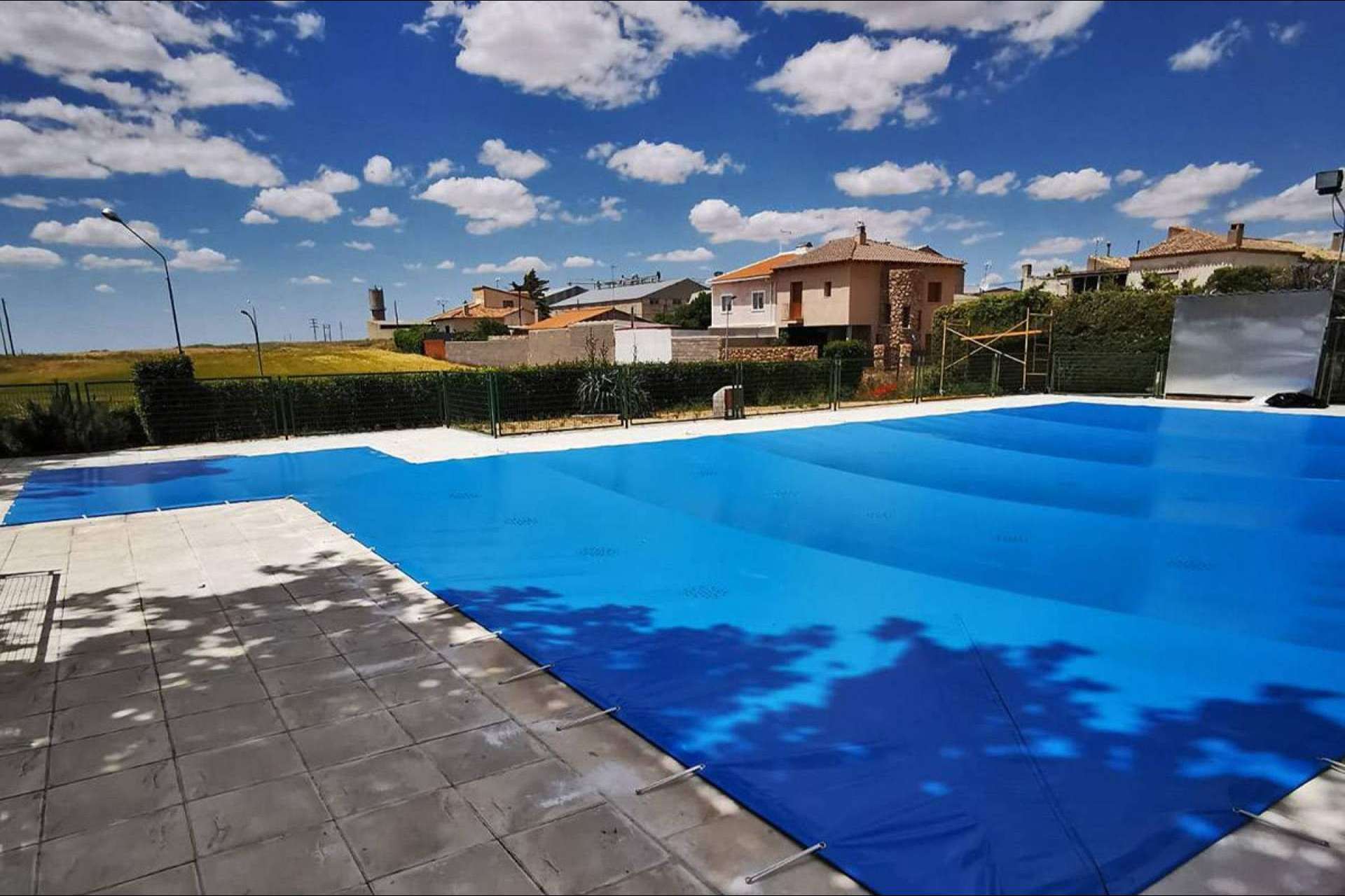 Conservar el agua con los cobertores de piscina de invierno de Toldos Picasso