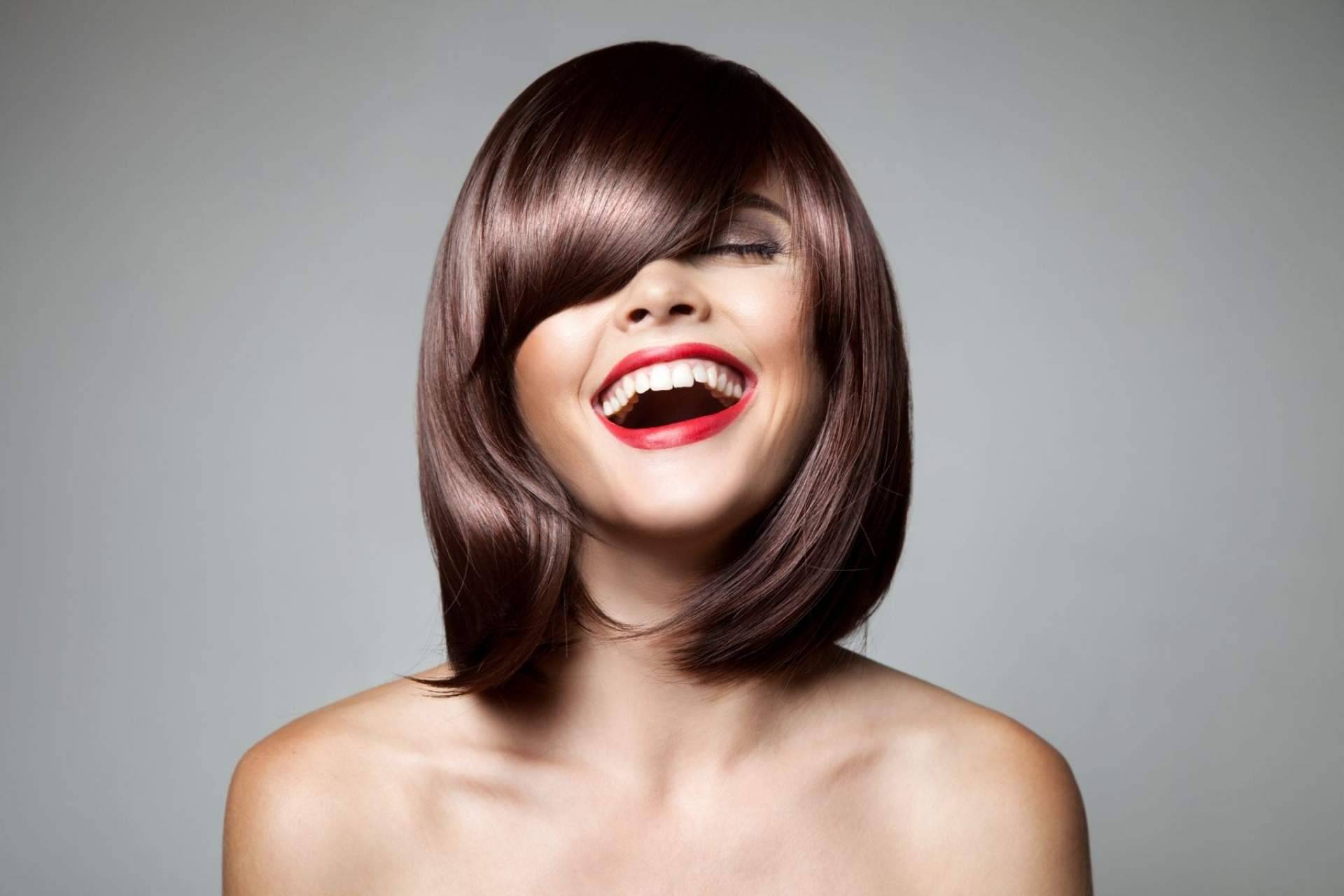 Proteger y restaurar el cabello con el servicio de peluquería saludable de CharoConector