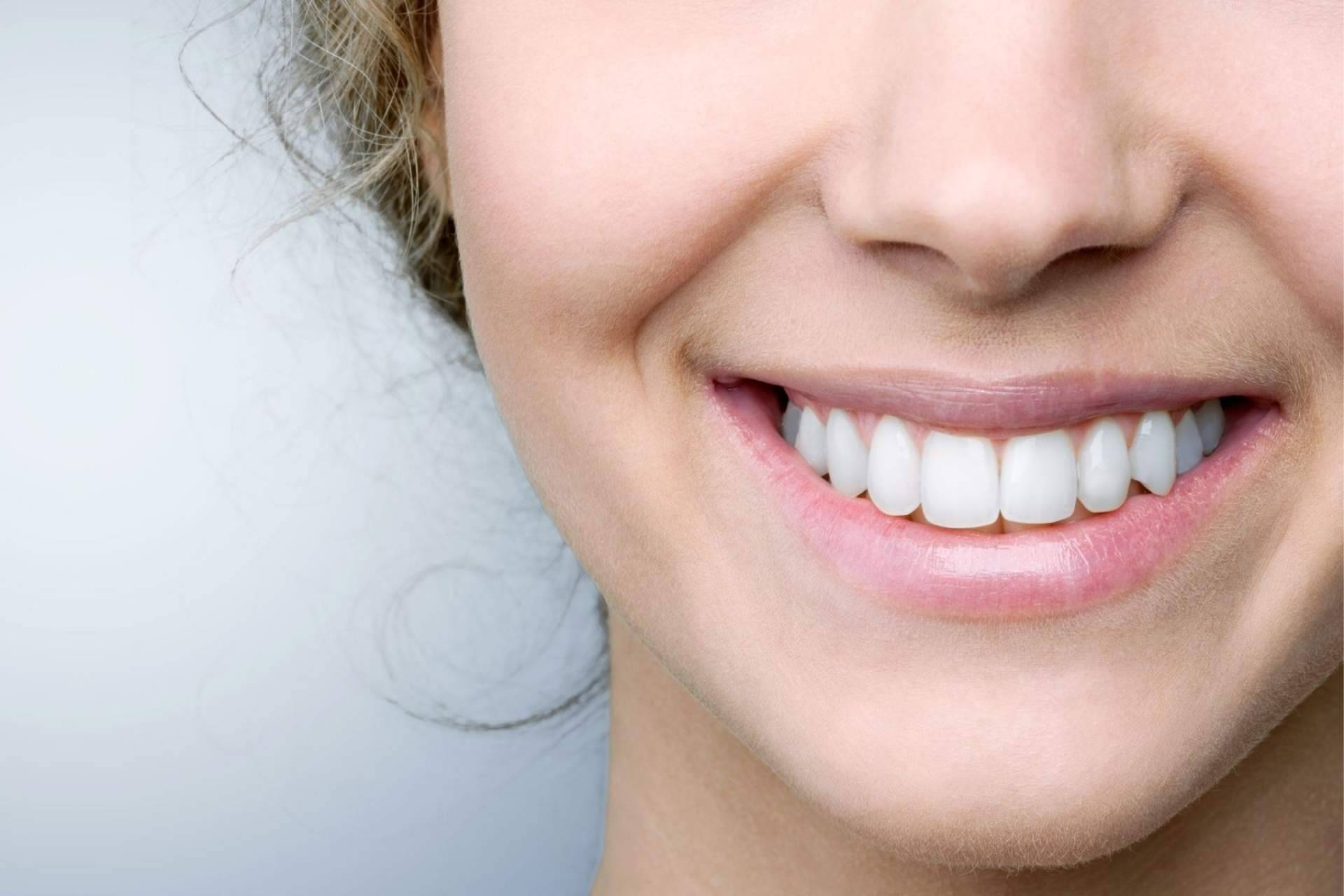 El efecto rejuvenecedor de la estética dental: Clínica Viasalud
