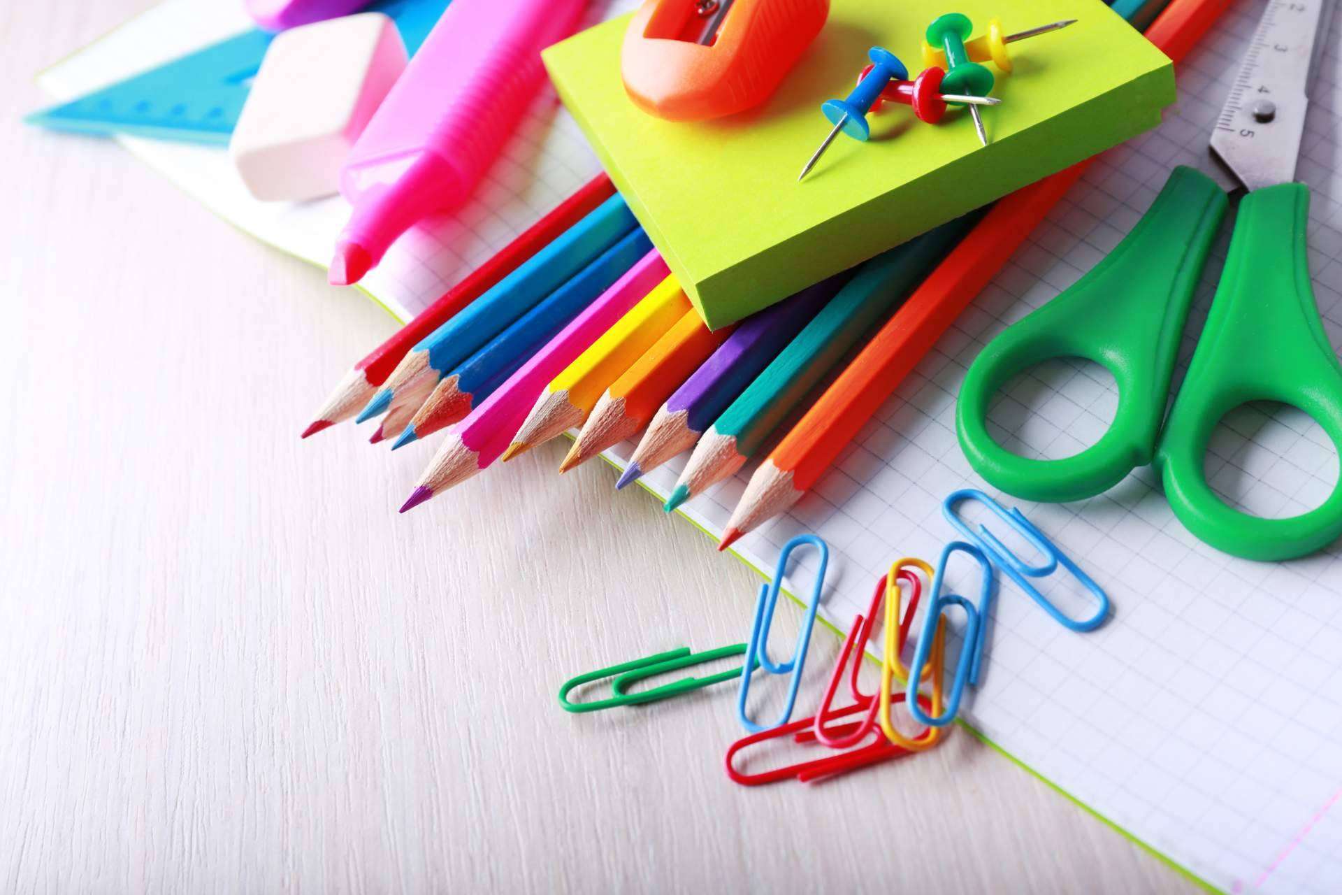 Compra Etiquetas: el amplio catálogo de material escolar para la vuelta al cole