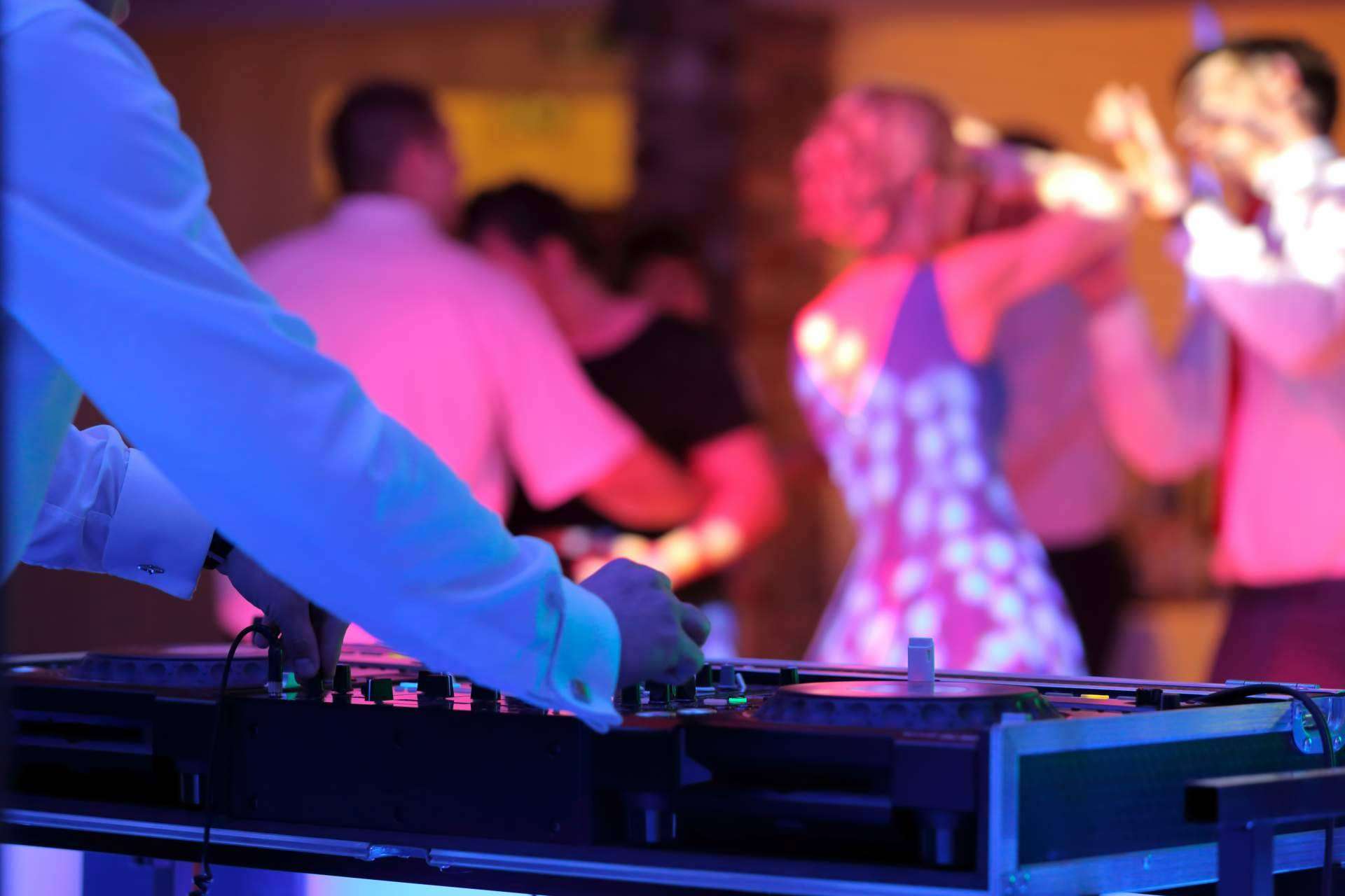 Encontrar la música y DJ perfectos con Iñaki Musik