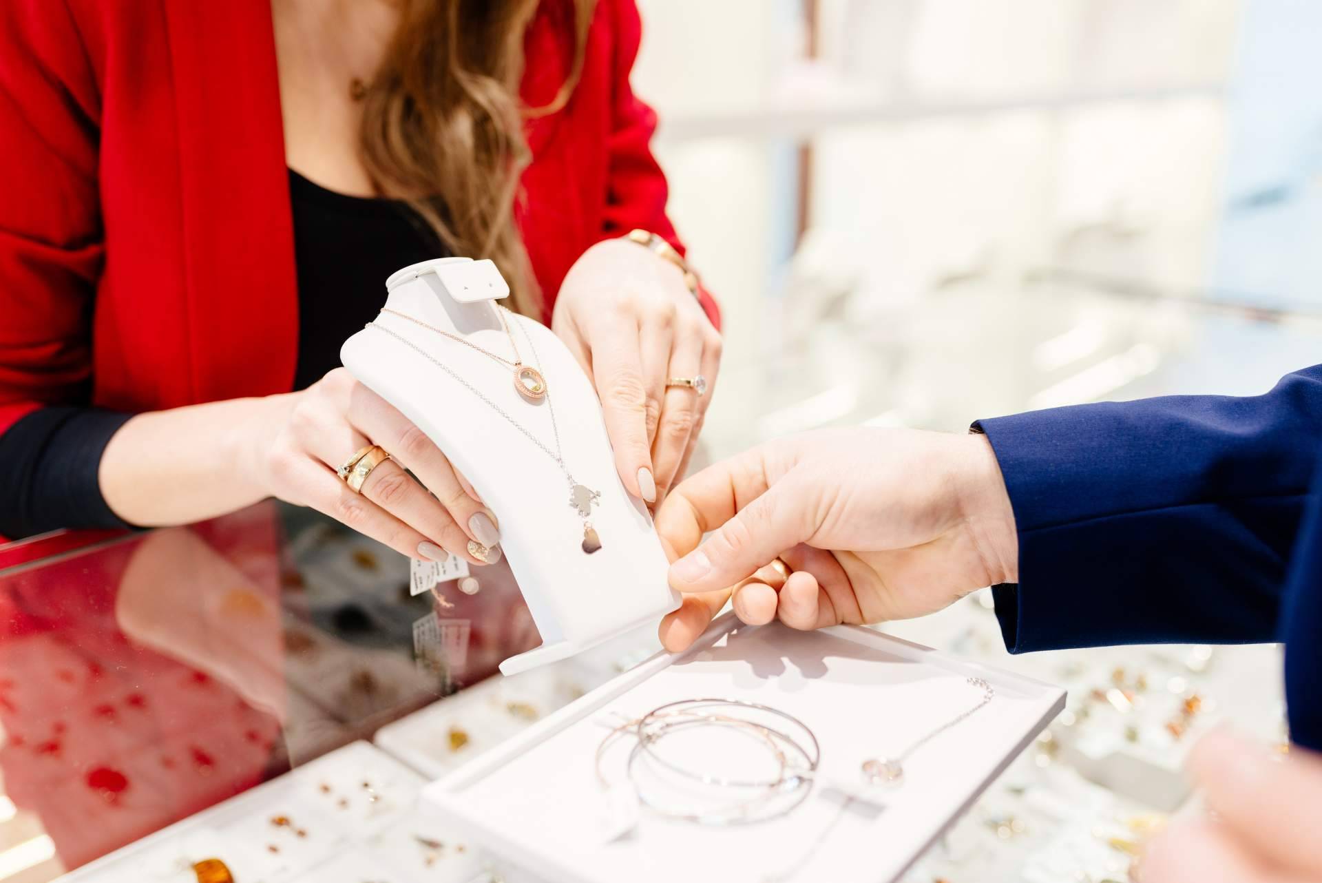 Solopolizas protege las joyerías con la mejor cobertura a todo riesgo
