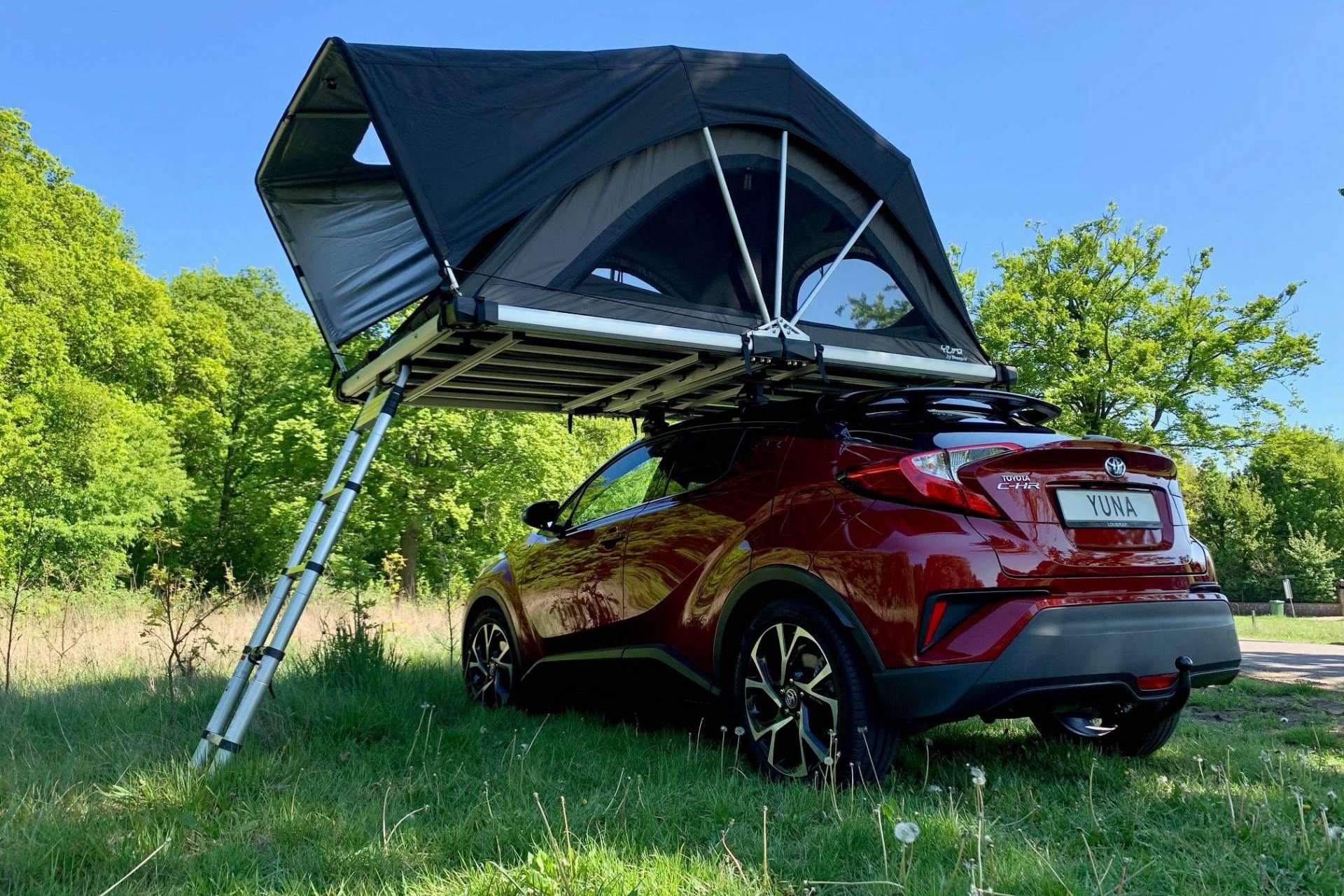 Los accesorios para tiendas de techo de Foxcamper permiten hacer una escapada a la naturaleza de manera cómoda