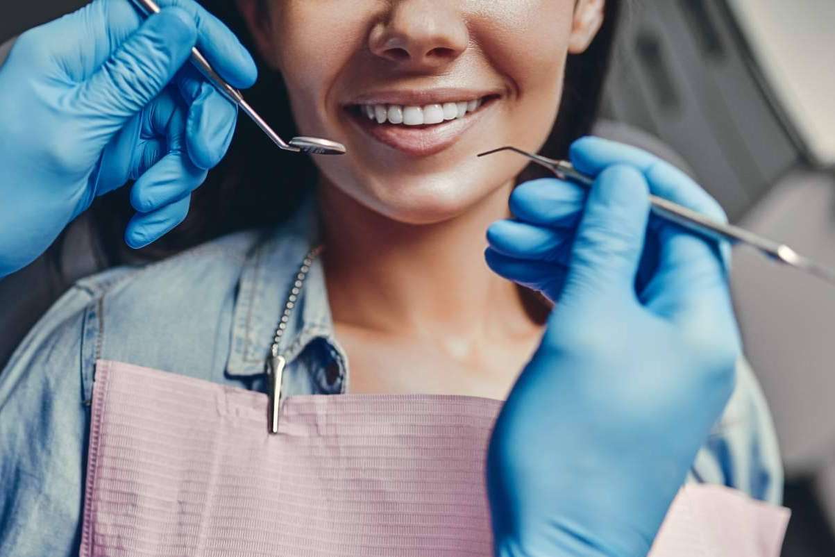 La Clínica Dental Helident explica los mejores cuidados para implantes dentales