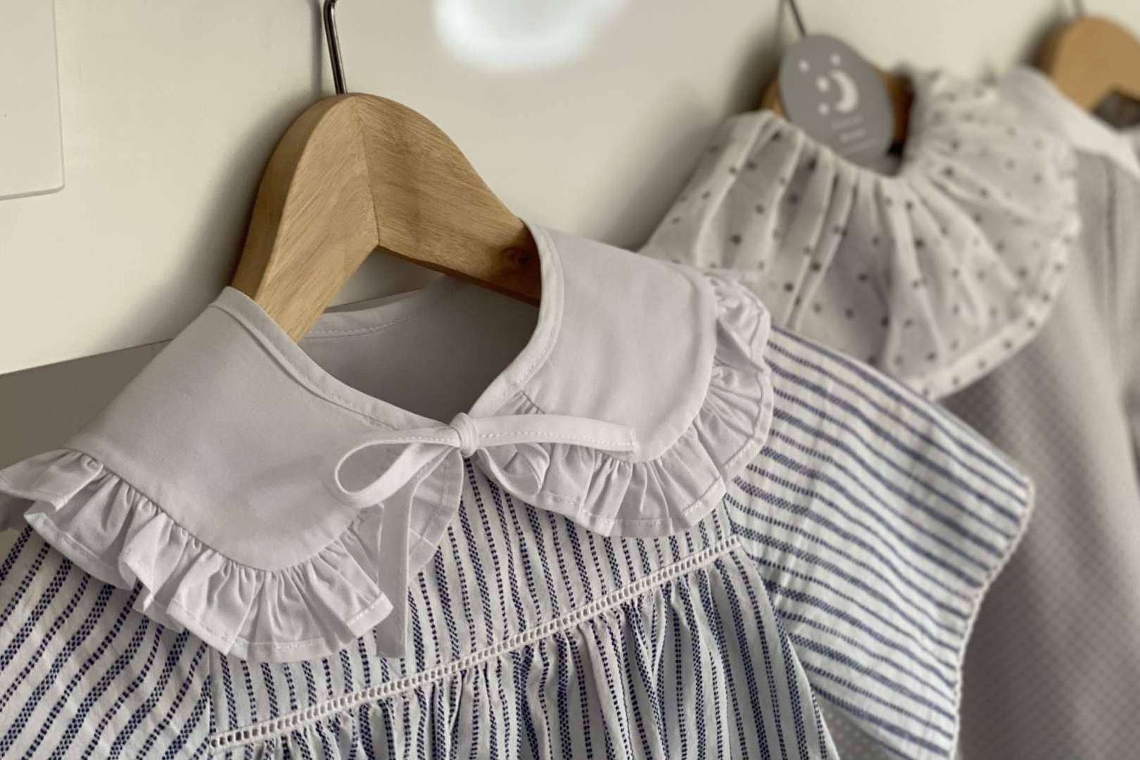 La apuesta por los complementos de VinicaMoon con los cuellos de camisas desmontables