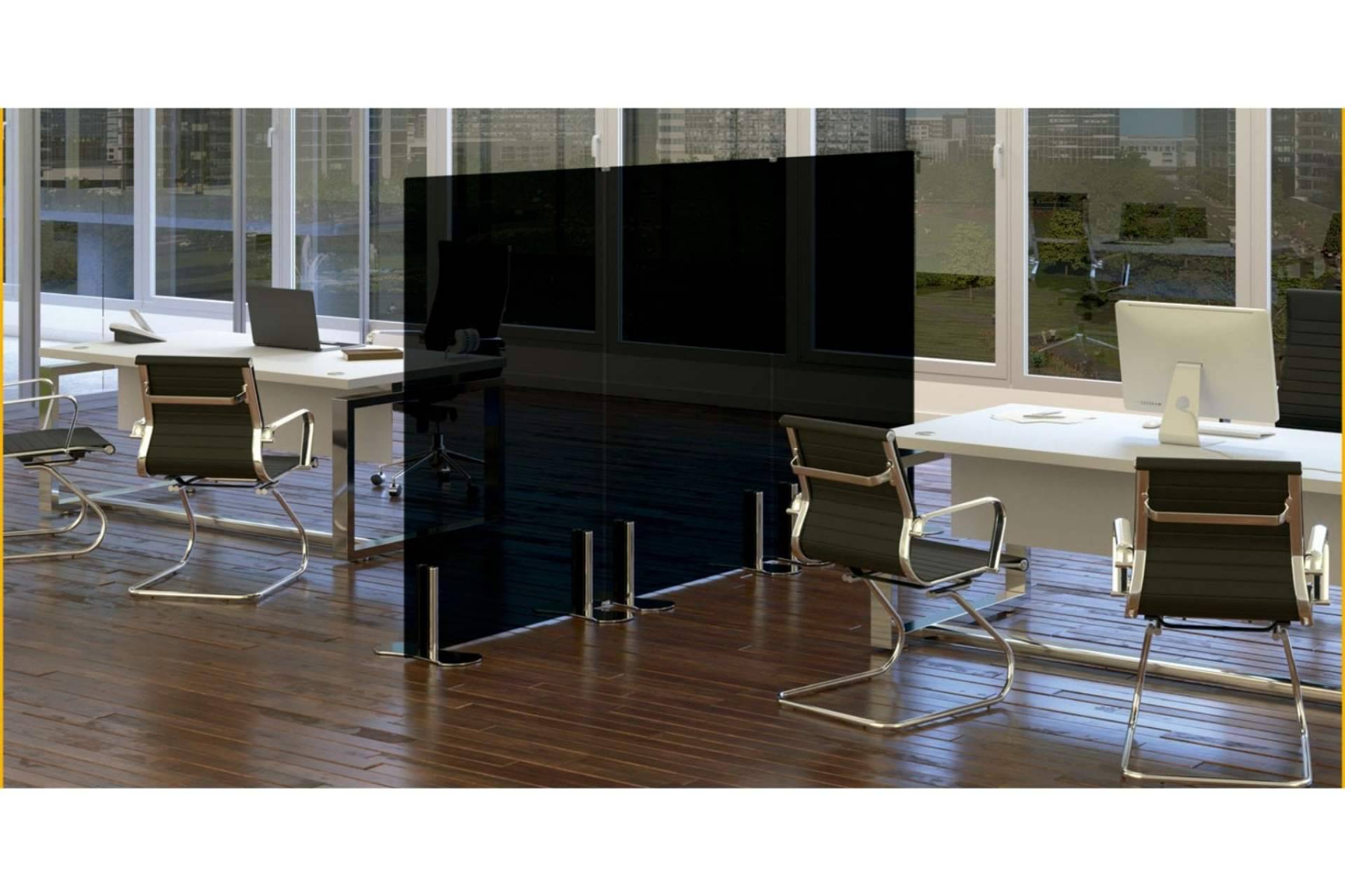 Los biombos de cristal de Officedeco aseguran una vuelta a la oficina segura y con estilo