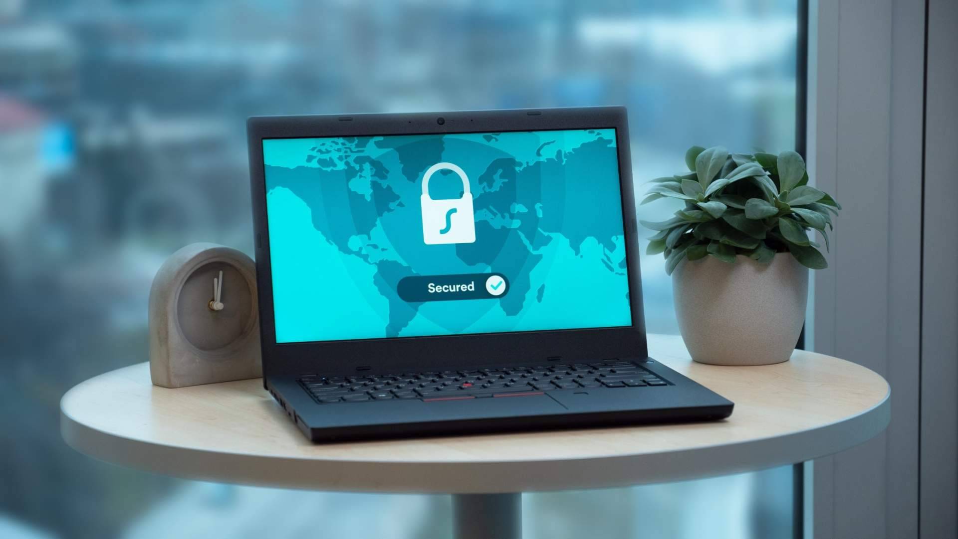 ¿Cuál es la relacion entre teletrabajo, COVID-19 y seguridad informática? Hackrocks lo explica