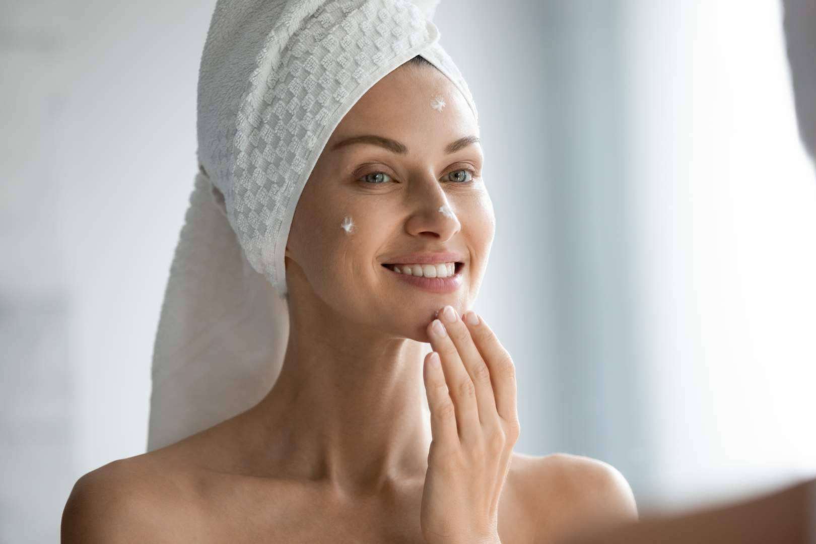 ¿Cómo ayuda a la piel el uso de cremas antipolución? Kunal Cosmetics
