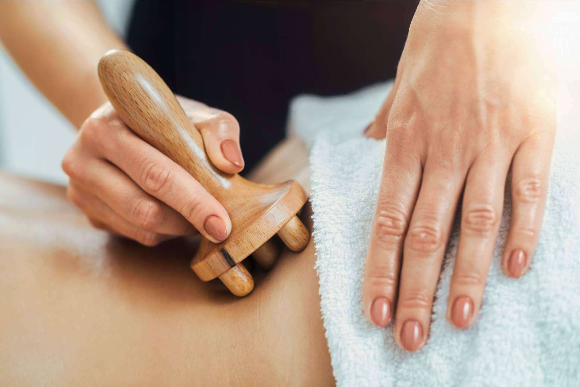 Reafirmar y modelar la figura con la maderoterapia, disponible en Crina Rus Beauty Center