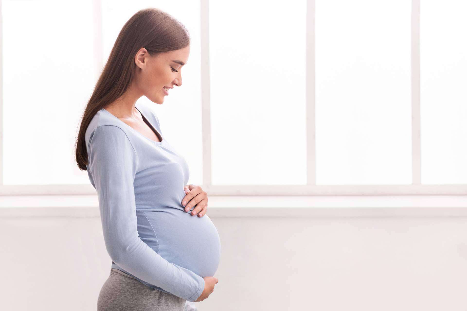 Una mamá y un bebé sano encuentran en Ayurveda y embarazo la combinación perfecta