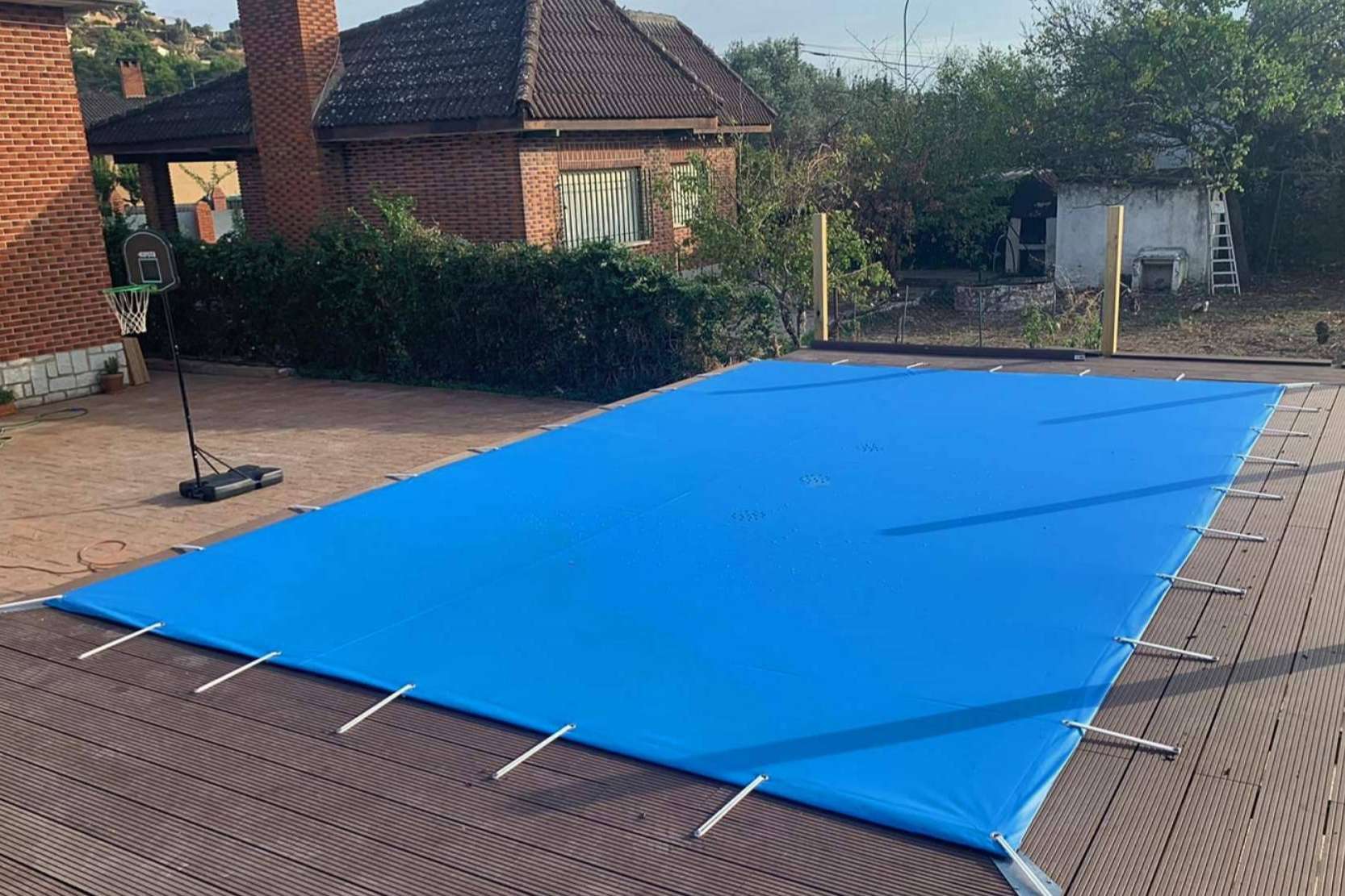 ¿Cómo mantener intacta el agua de la piscina?: Los cobertores de piscina para invierno de Toldos Picasso