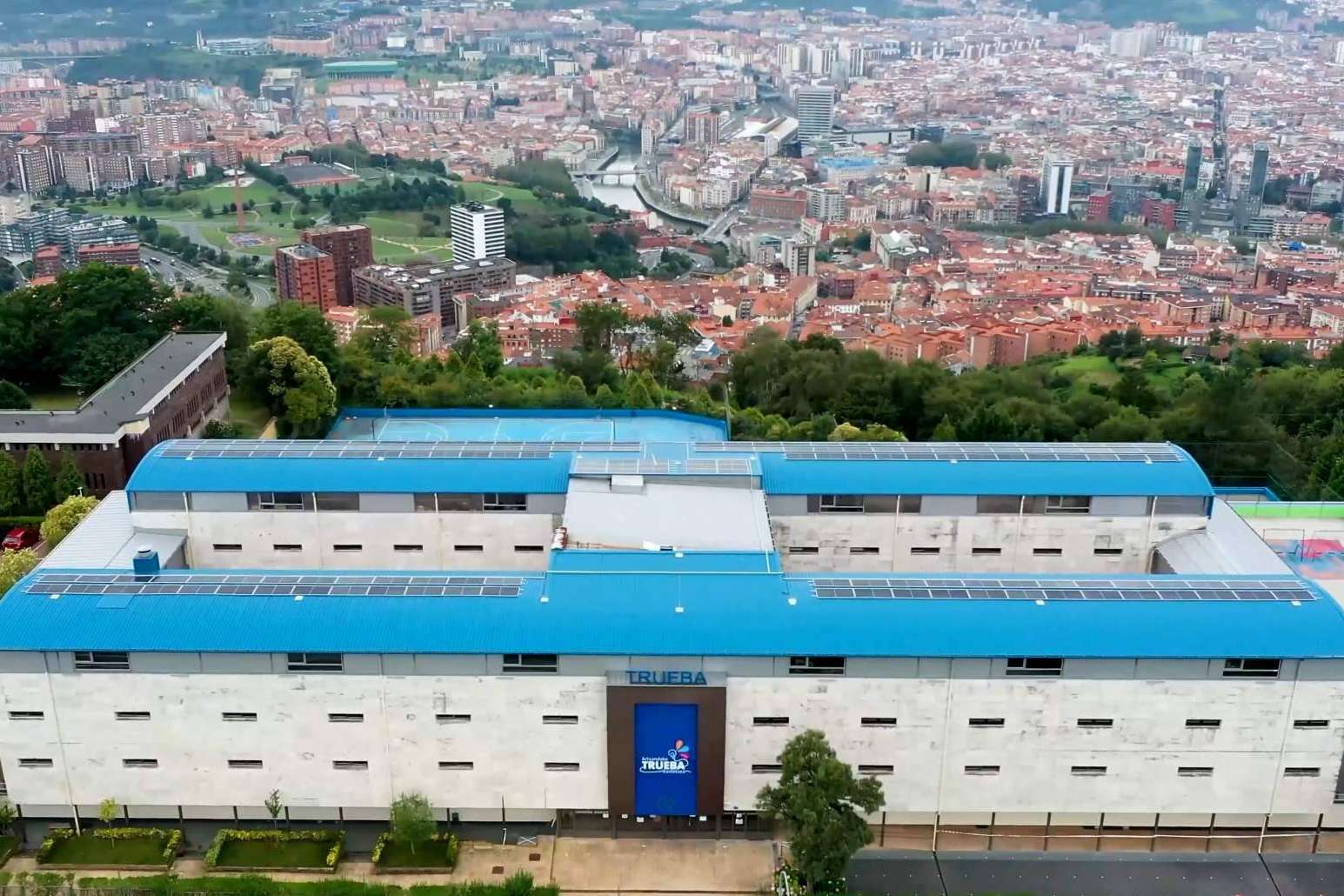 La mayor instalación de autoconsumo solar de un centro educativo en Bilbao ha sido realizada por GREENKw