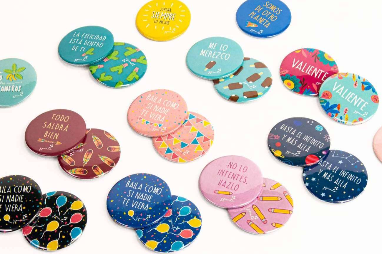 Presume y punto ofrece chapas originales y personalizadas