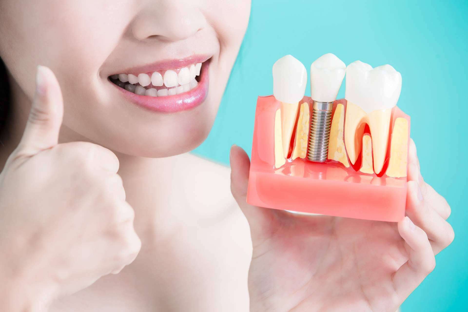 Las ventajas de realizarse un implante dental en Valladolid por la Clínica Dental Heins