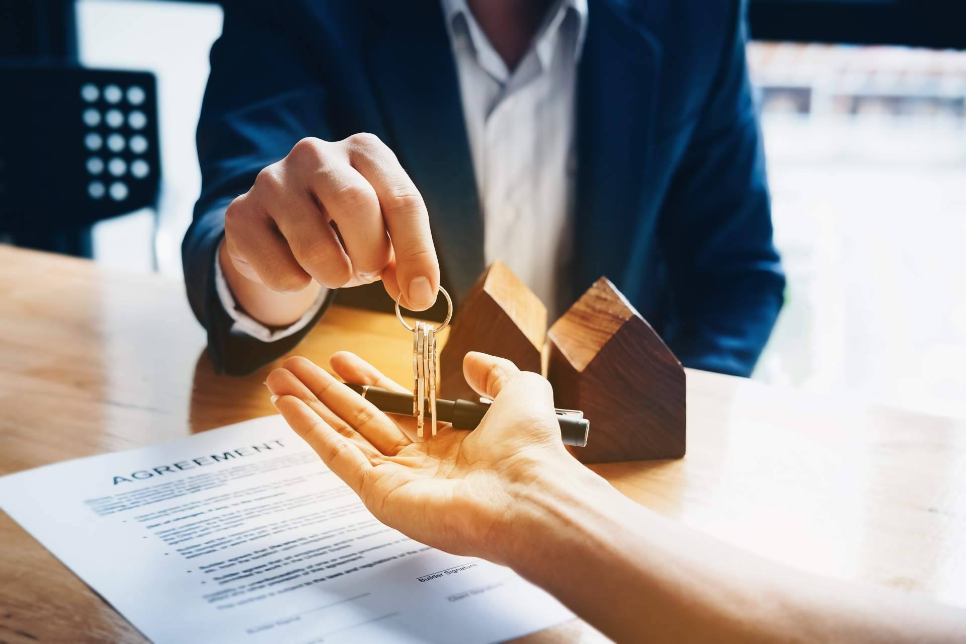 La agencia inmobiliaria Inmomerkat ayuda a encontrar ofertas inmobiliarias asequibles tras la subida de precios por la pandemia