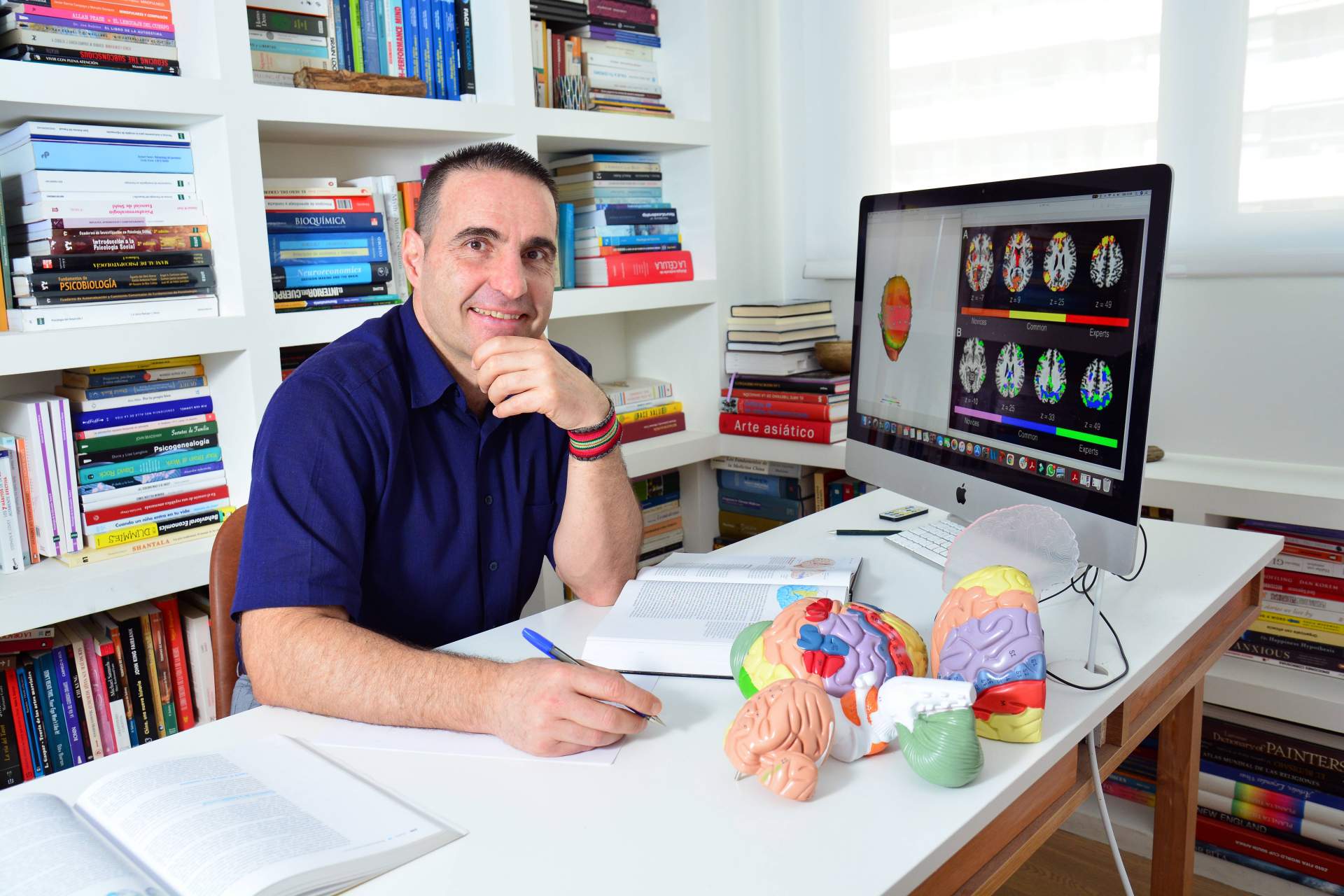 Jose Sánchez ofrece mediante su programa Ciencia de la Felicidad servicios relacionados con el bienestar y el desarrollo personal