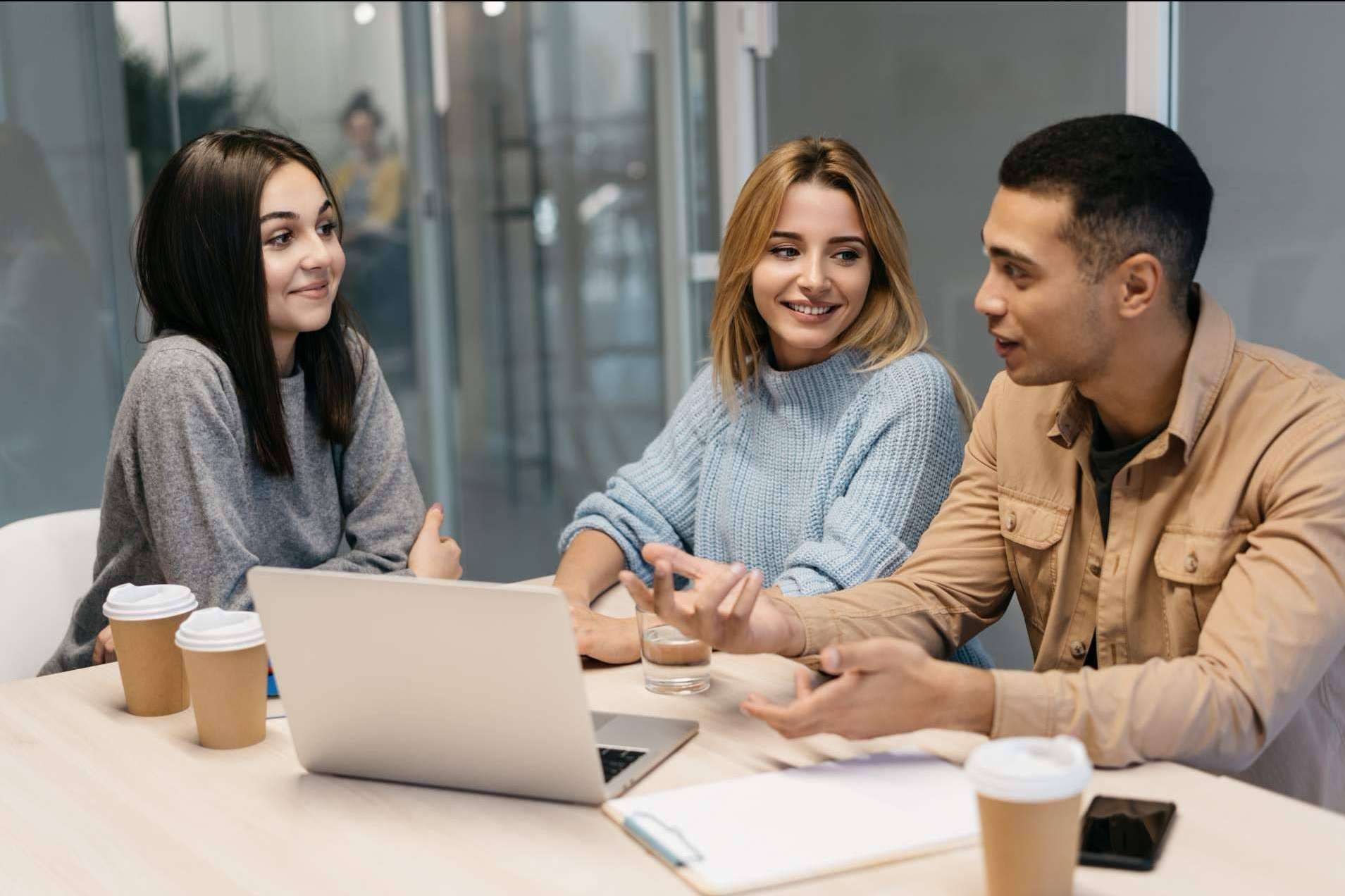 TLCdénia es una escuela de idiomas que permite learn spanish in Spain