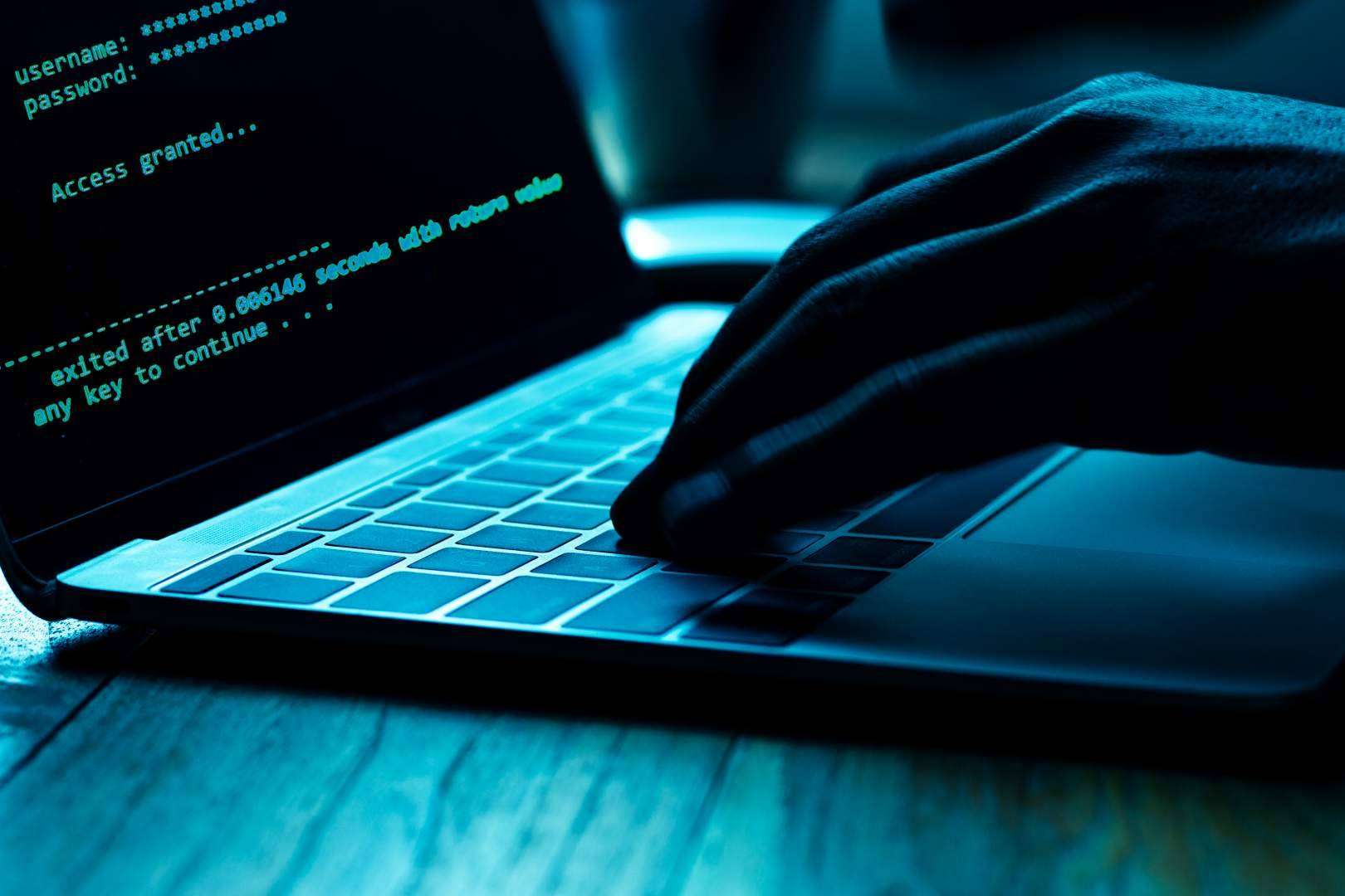 La importancia de la ciberseguridad para particulares y empresas aumenta cada año, por la empresa de asistencia tecnológica Sosmatic