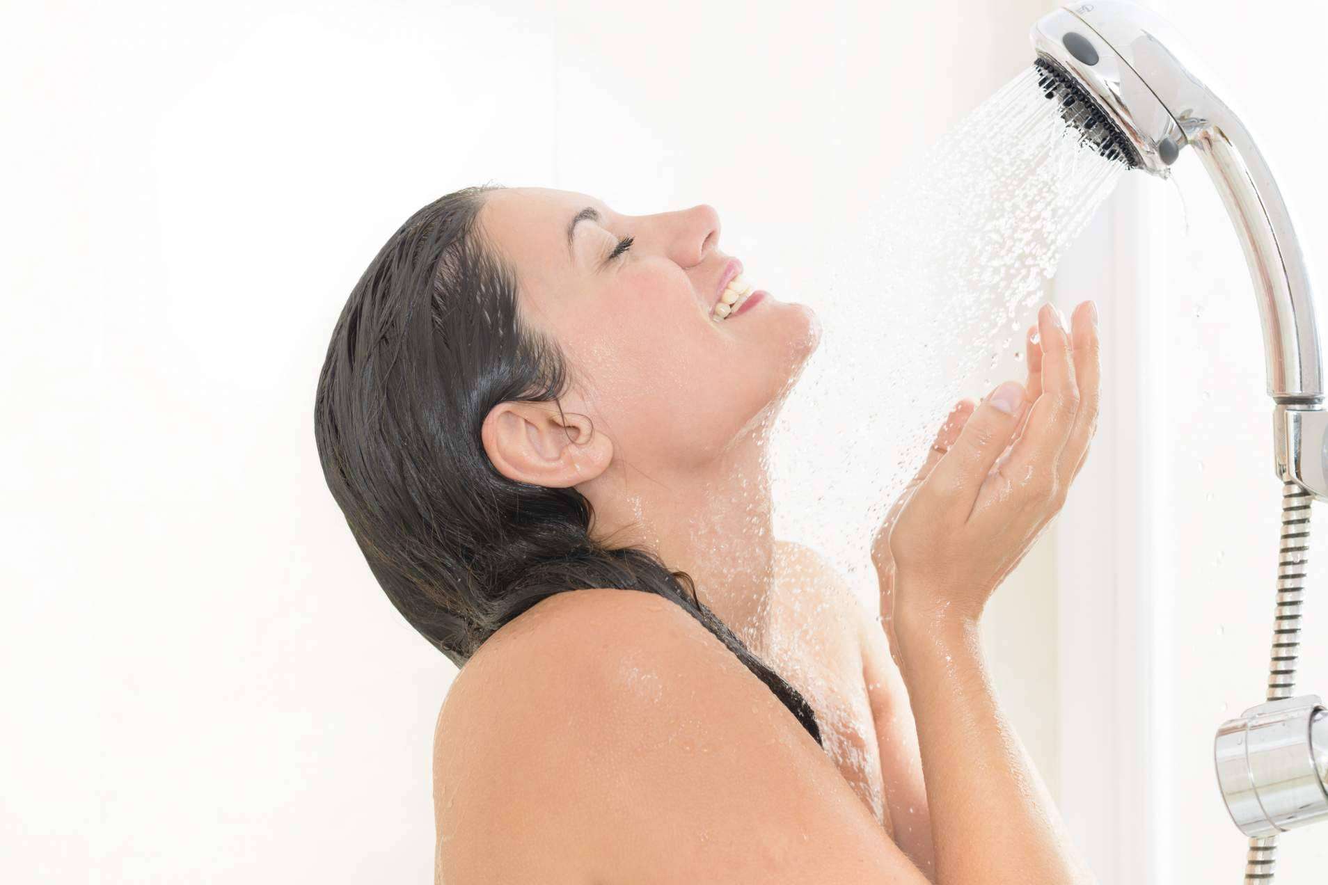Cuánto dinero cuesta cambiar una bañera por una ducha, por Presupuestos Gratis Online