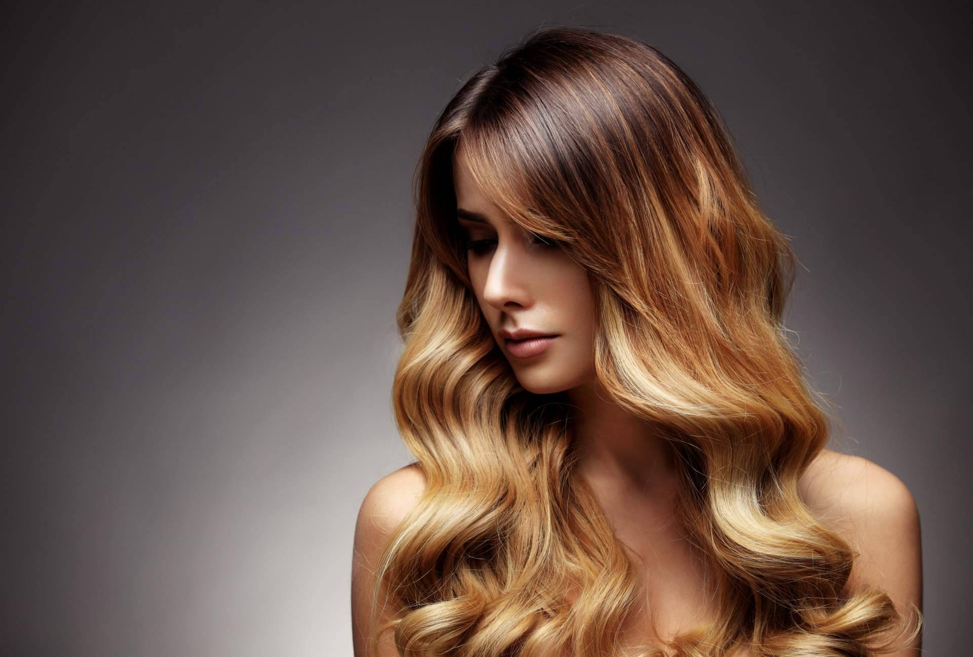 La peluquería CharoConector Healthy Style ofrece el tratamiento Goldplex para reconstruir el cabello