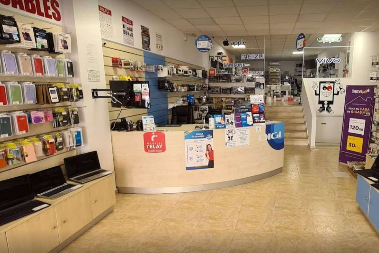 La calidad y variedad de repuestos destacan entre las ventajas de Arréglatelo en la reparación de móviles y otros electrónicos en Gandía