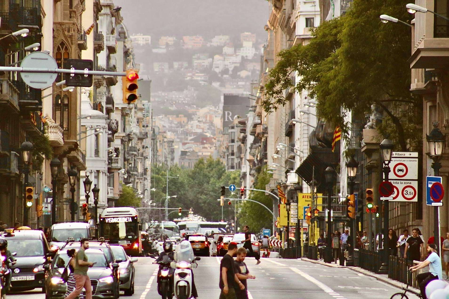 Aparcar en Barcelona, la alternativa a la zona azul de la mano de Parkimeter