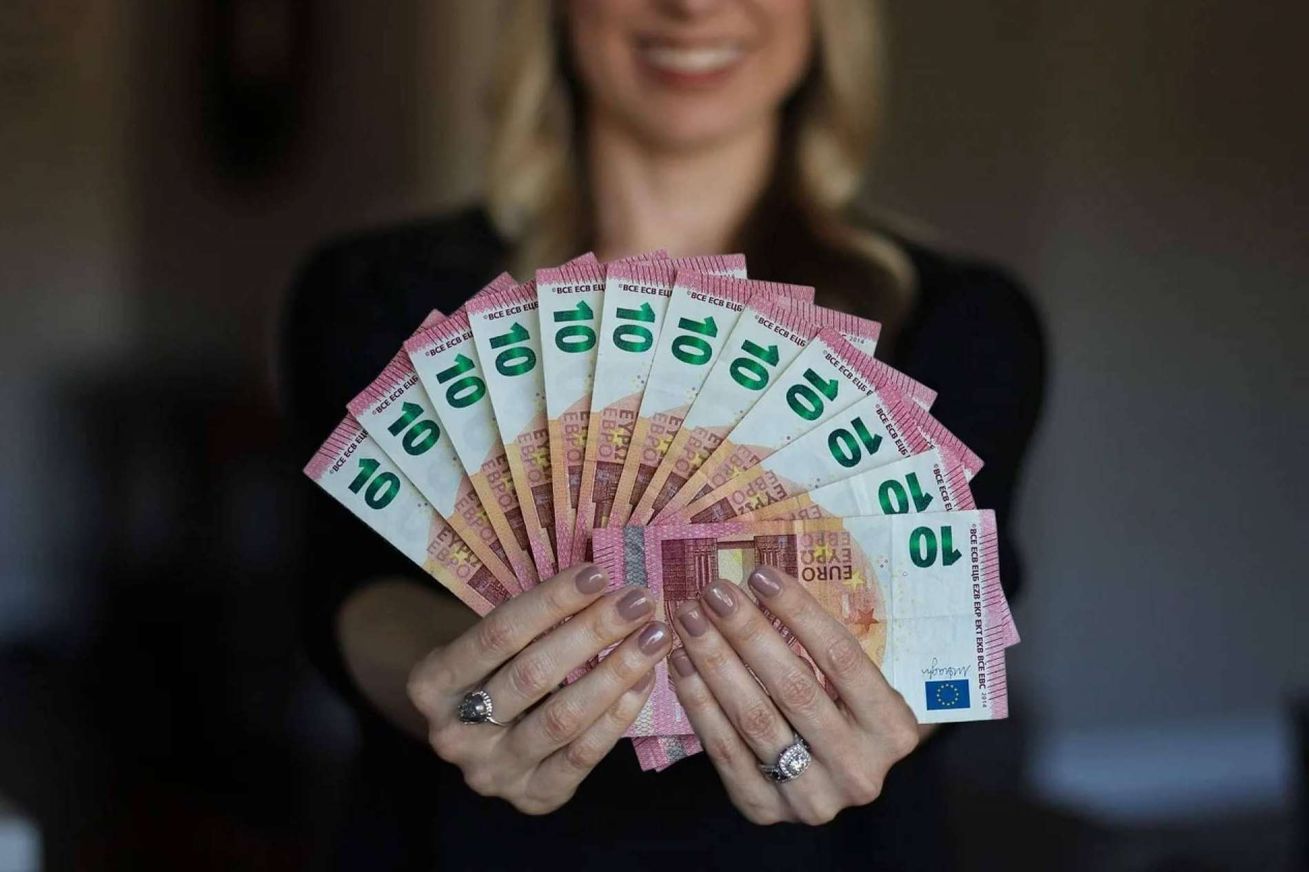 Losmejoresprestamos ofrece asesoramiento a sus clientes para poder acceder a una cuenta sin comisiones