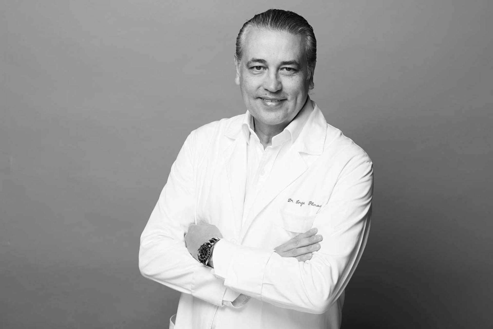 Dr. Jorge Planas ofrece el método de la rinoplastia ultrasónica, una alternativa a la rinoplastia tradicional que permite una mejor recuperación al paciente