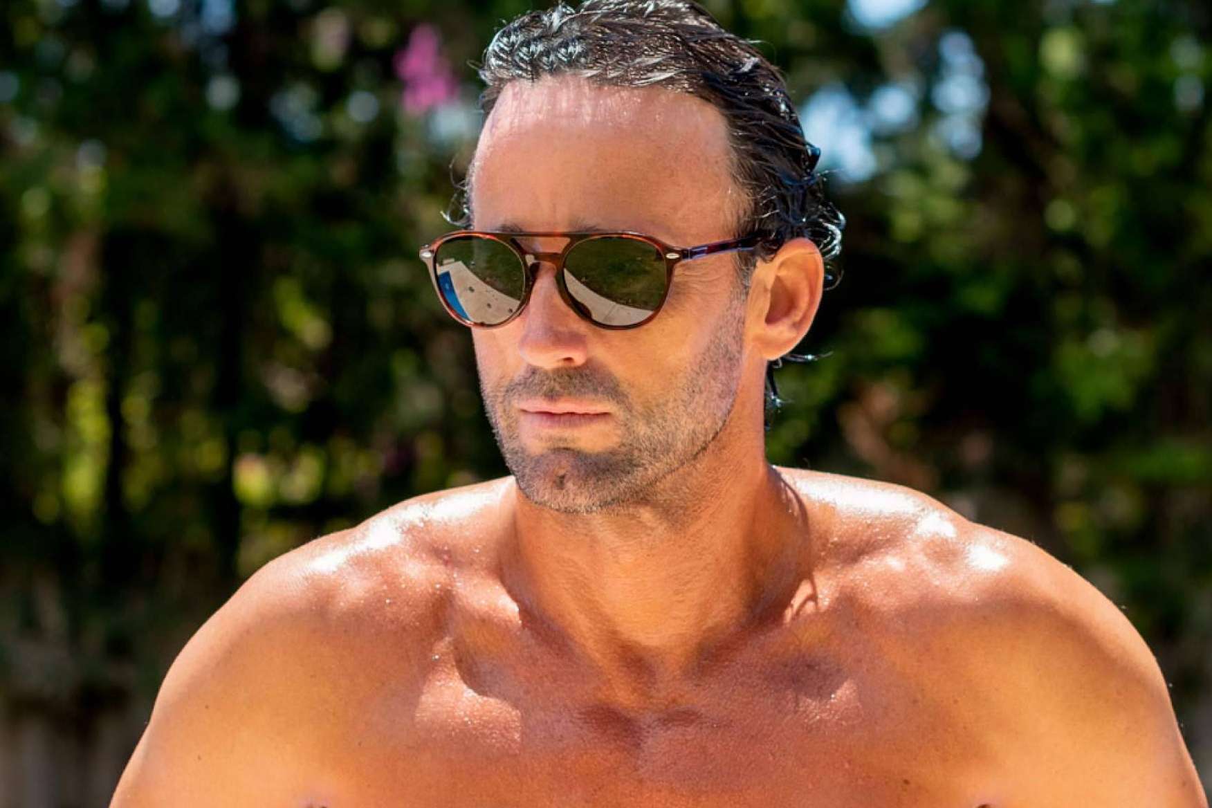 Muchos famosos están combinando sus looks con las gafas de SunBahs