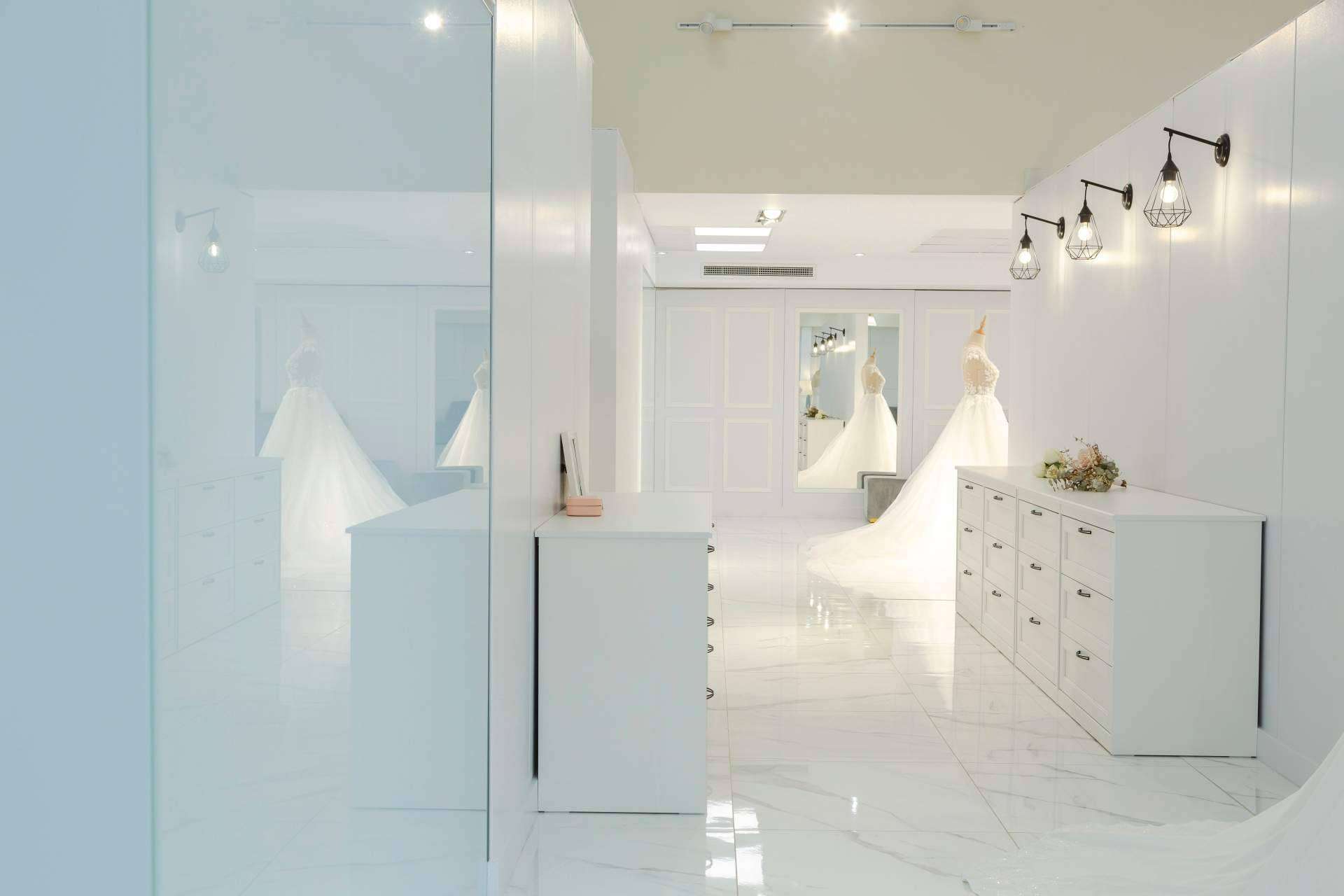 La marca de moda nupcial Atelier de Bodas abre nueva sede, taller central y centro logístico en Barcelona