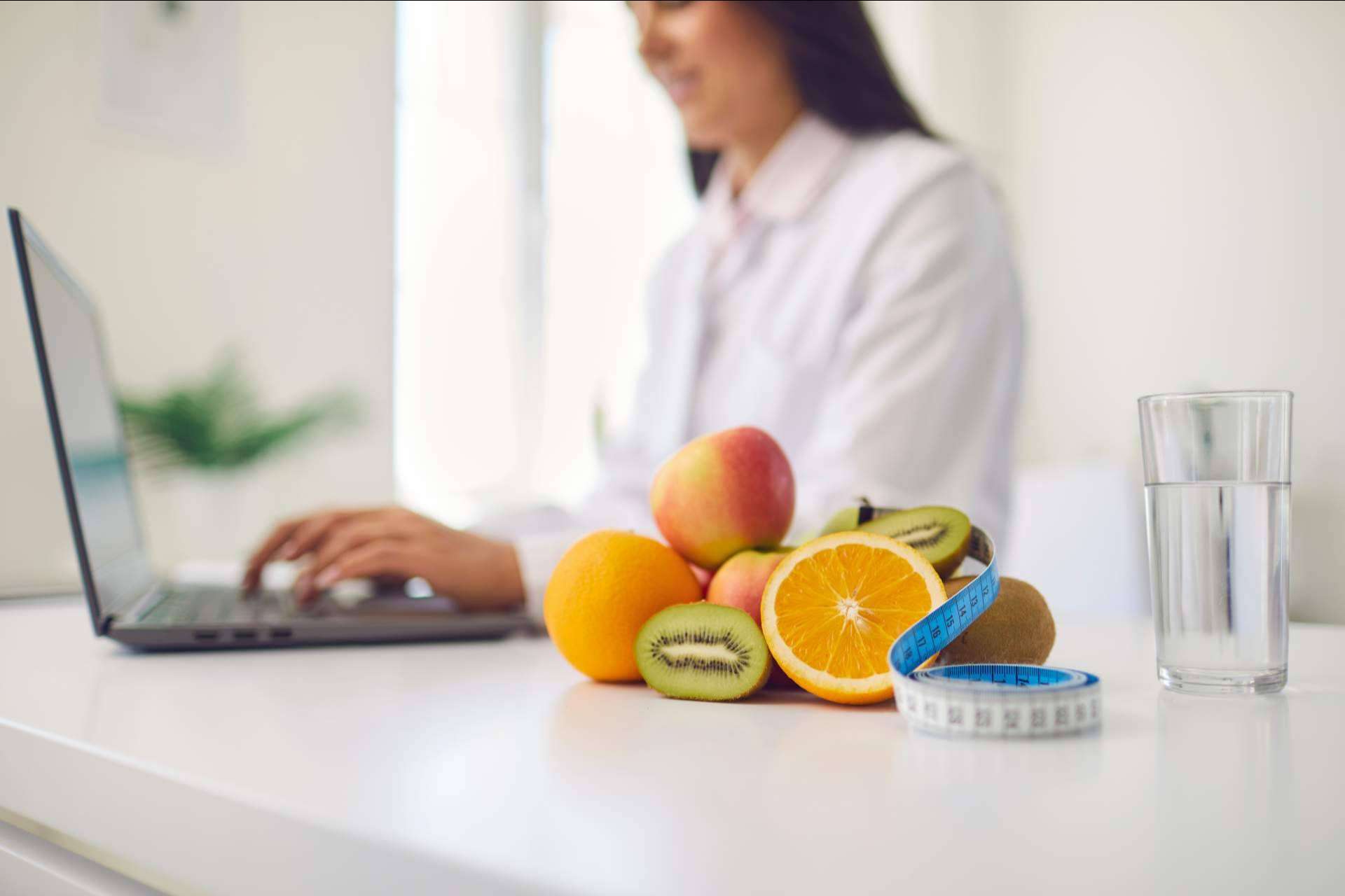 Tu Dietista expone las ventajas de confiar en dietistas y nutricionistas para dietas sin fármacos ni complementos